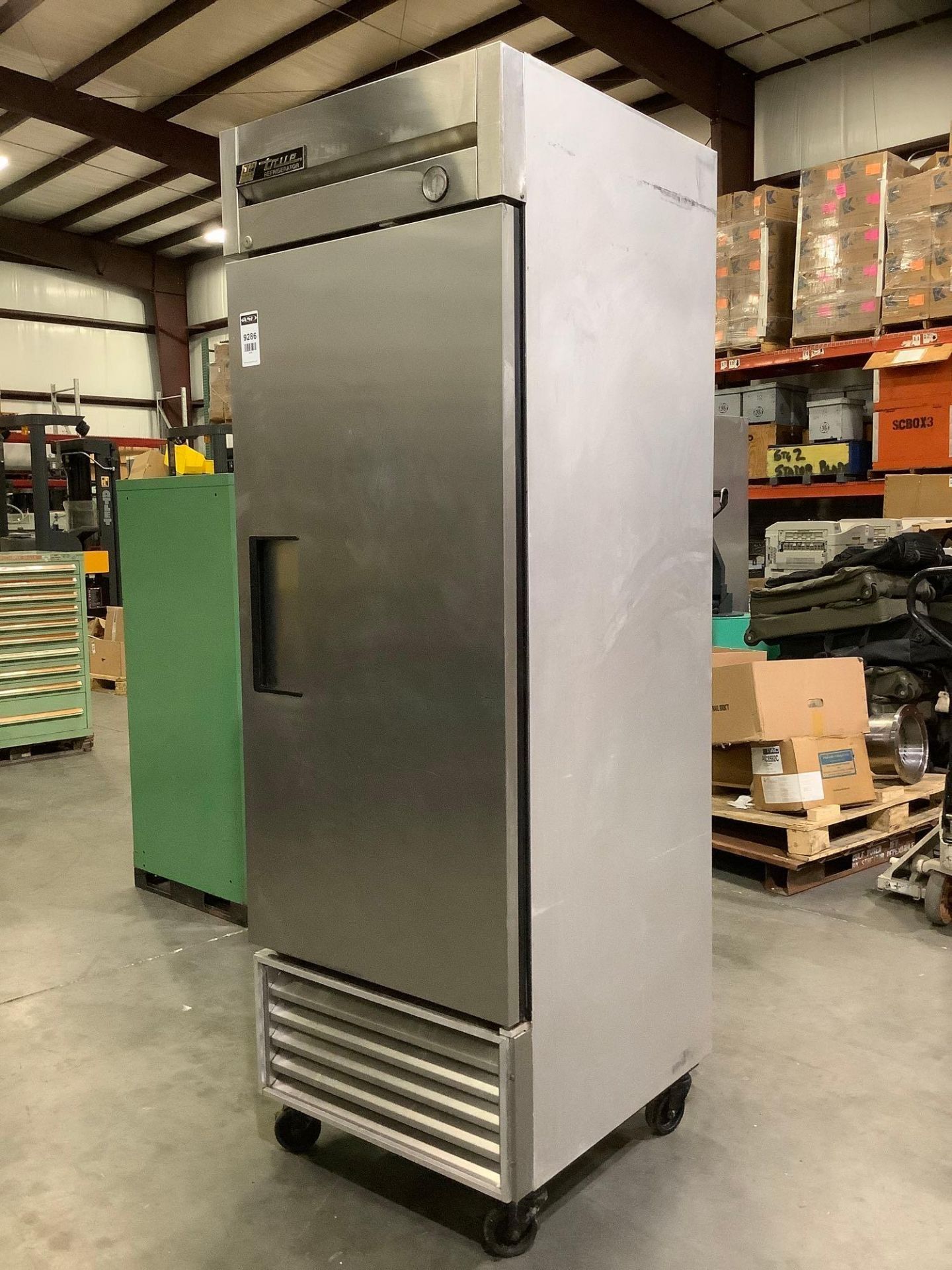 TRUE COMMERCIAL SINGLE DOOR REFRIGERATOR MODEL T-19F, APPROX 27” W x 30” L x 84” T, WORKS - Image 9 of 20