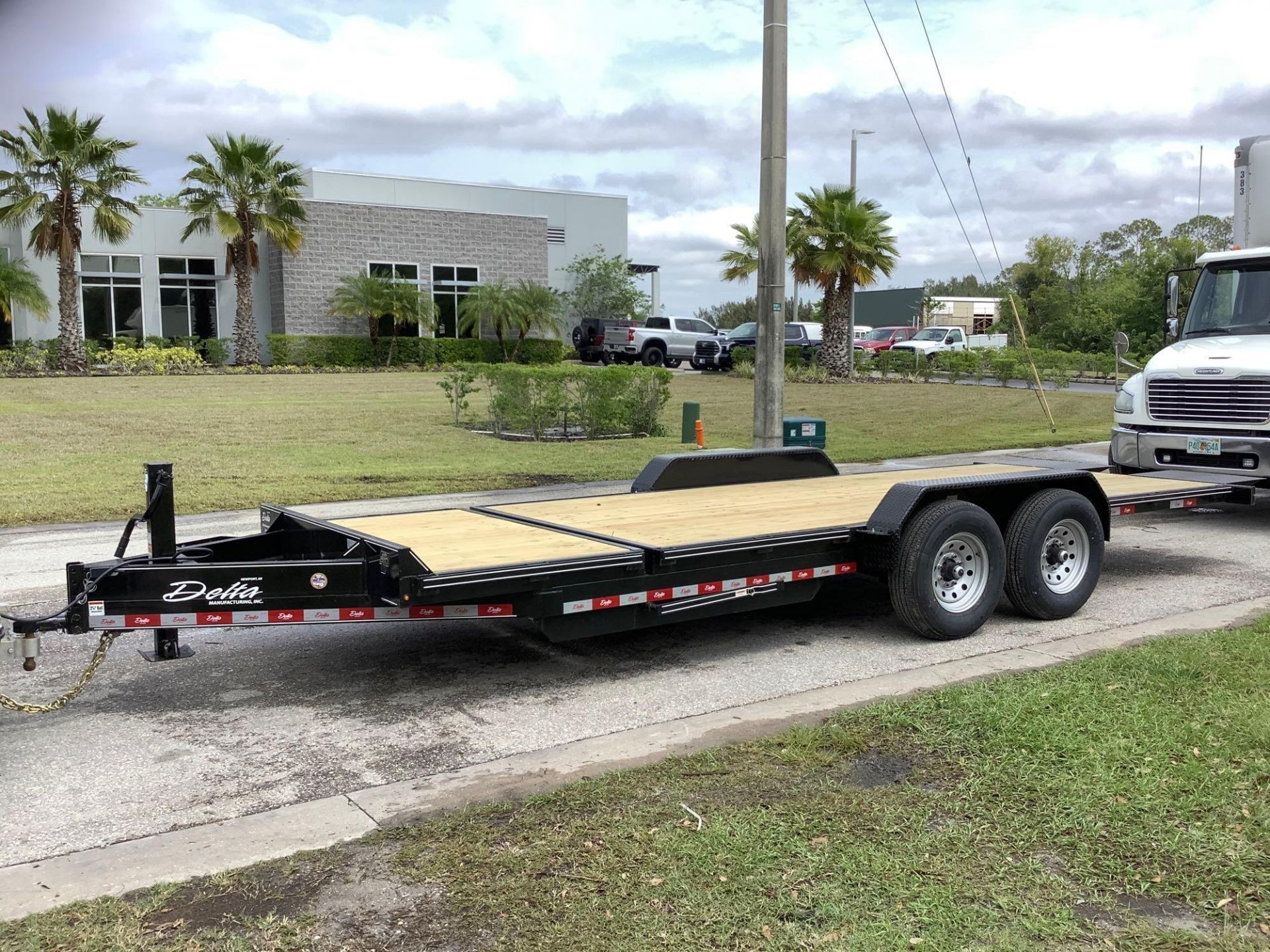 UNUSED 2022 DELTA ROLLBACK TRAILER, APPROX GVWR 14000LBS, APPROX 22FT LONG x 82” WIDE, ELECTRIC BRAK - Image 2 of 19