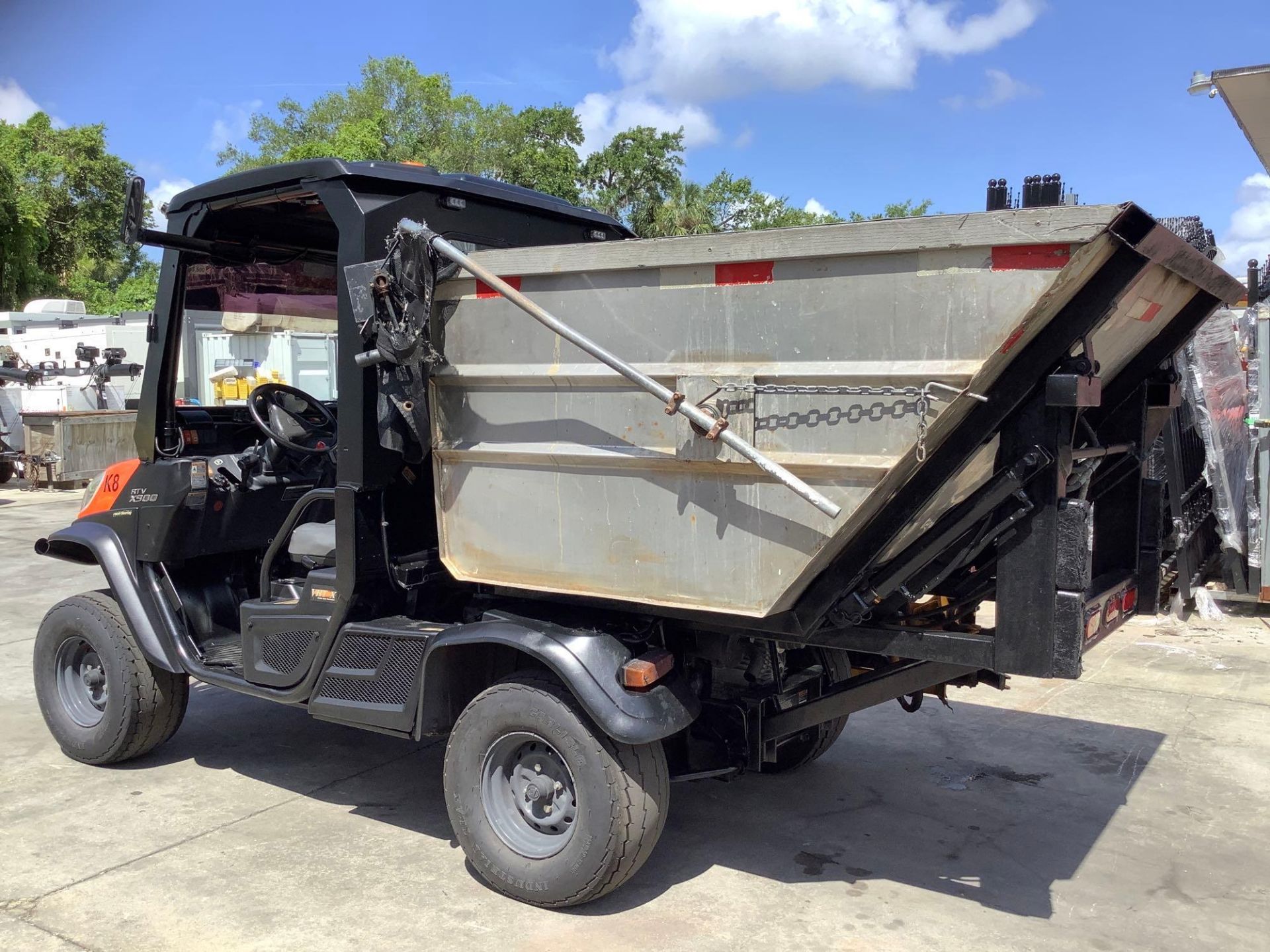 2017 KUBOTA RTV-X900 UTV WITH HYDRAULIC DUMP BED & HYDRAULIC TRASH CAN LOADER , DIESEL, 4WD, - Image 14 of 26