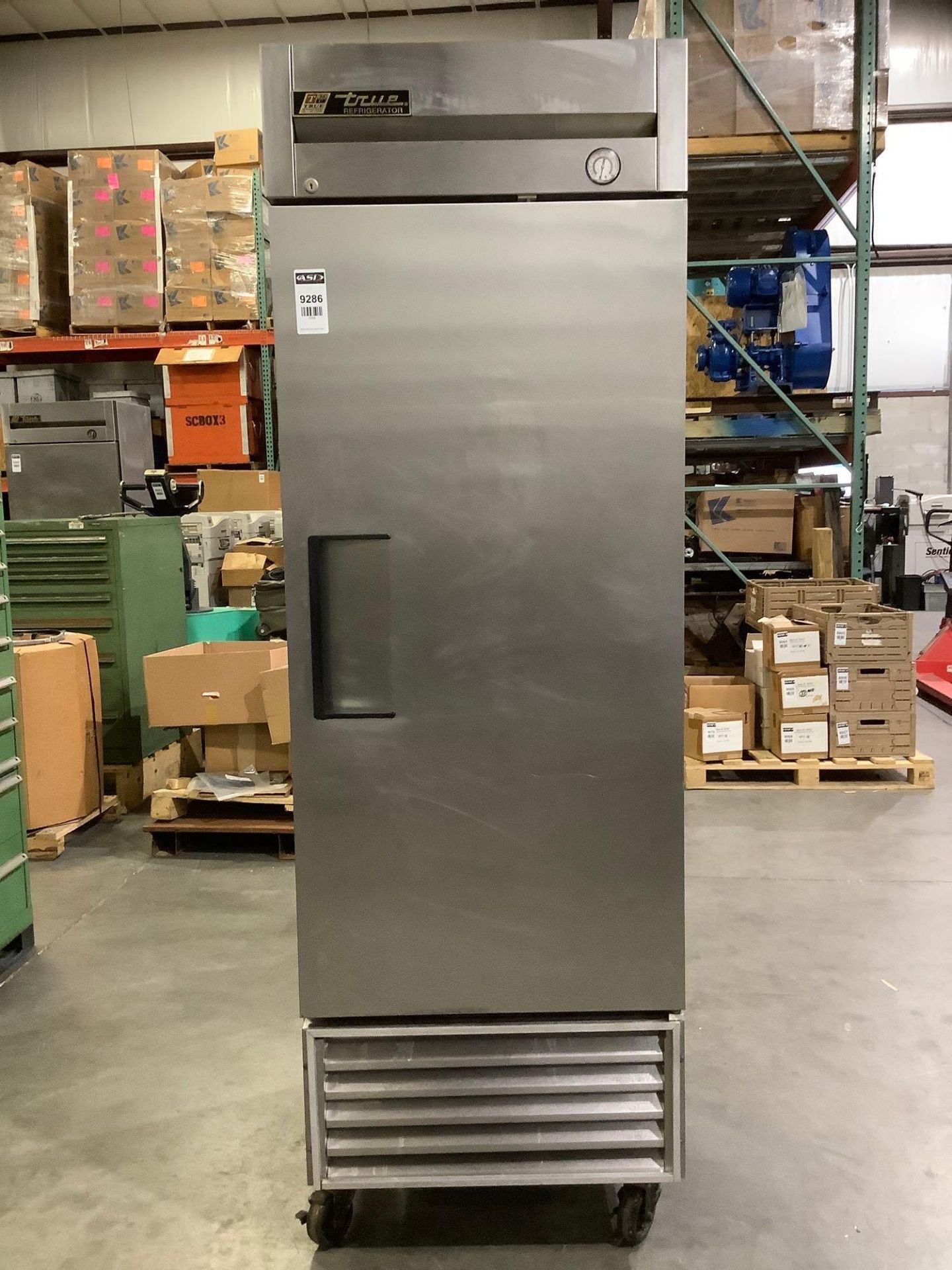 TRUE COMMERCIAL SINGLE DOOR REFRIGERATOR MODEL T-19F, APPROX 27” W x 30” L x 84” T, WORKS - Image 2 of 20