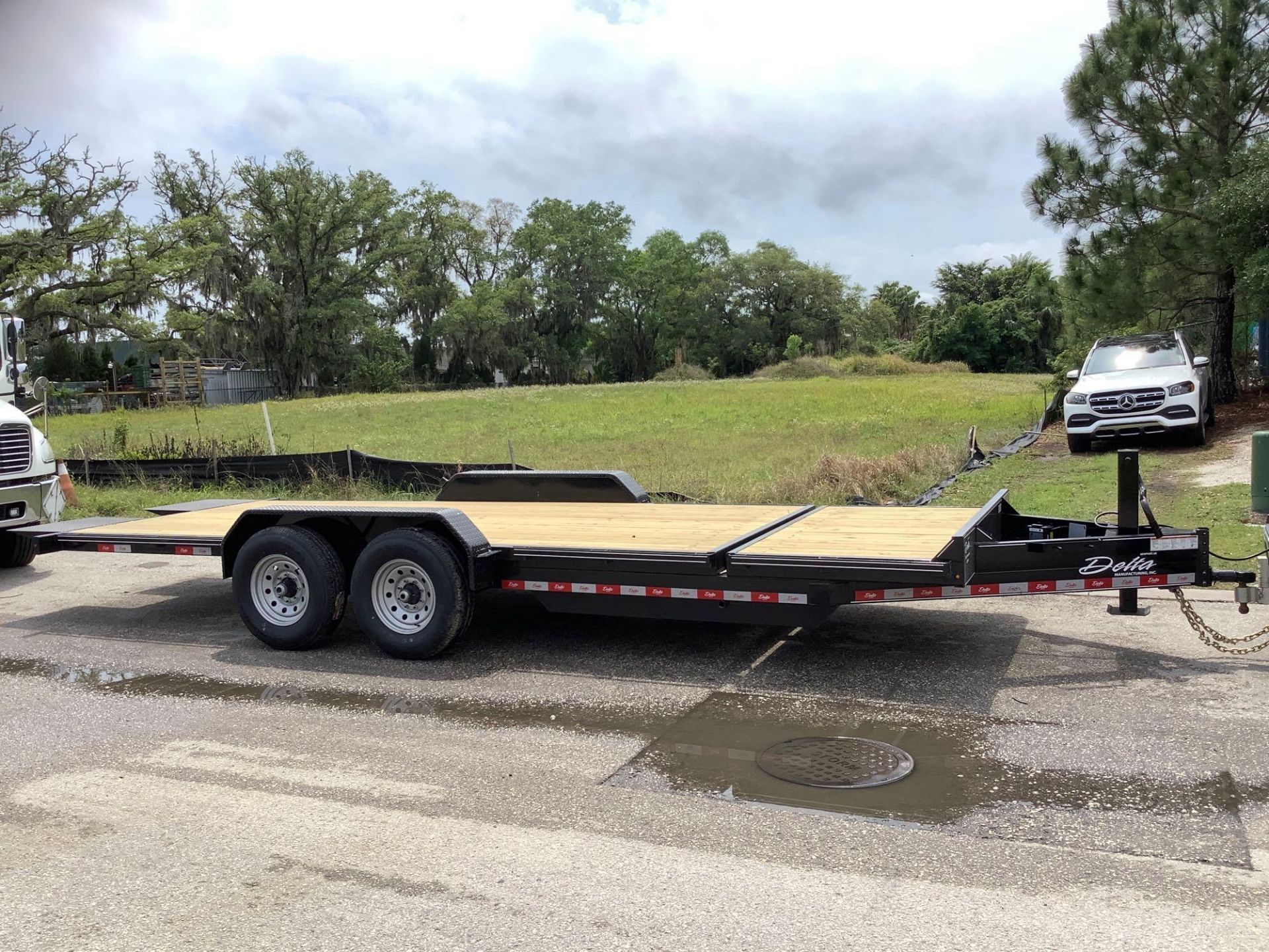 UNUSED 2022 DELTA ROLLBACK TRAILER, APPROX GVWR 14000LBS, APPROX 22FT LONG x 82” WIDE, ELECTRIC BRAK - Image 13 of 19