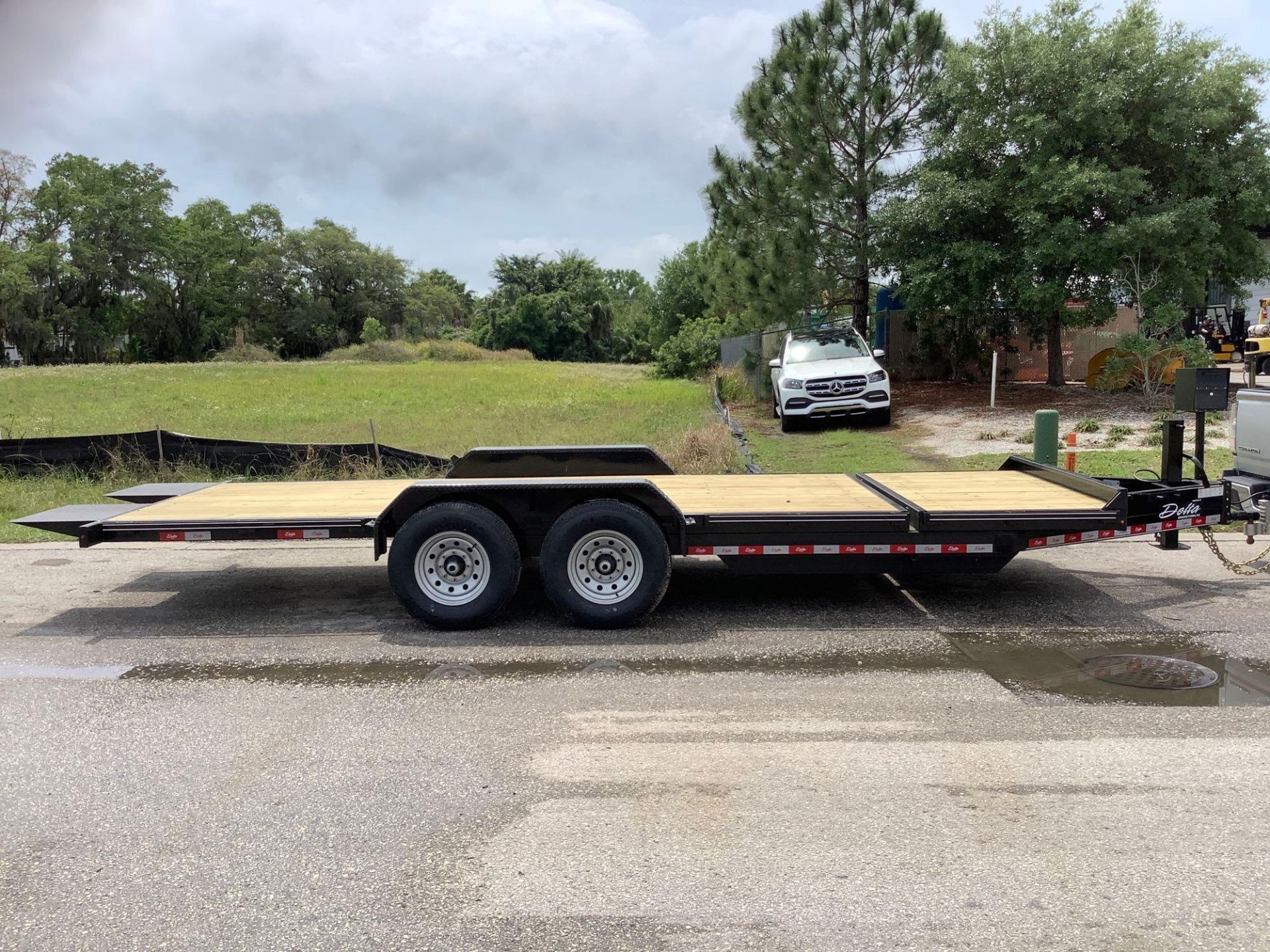 UNUSED 2022 DELTA ROLLBACK TRAILER, APPROX GVWR 14000LBS, APPROX 22FT LONG x 82” WIDE, ELECTRIC BRAK - Image 12 of 19