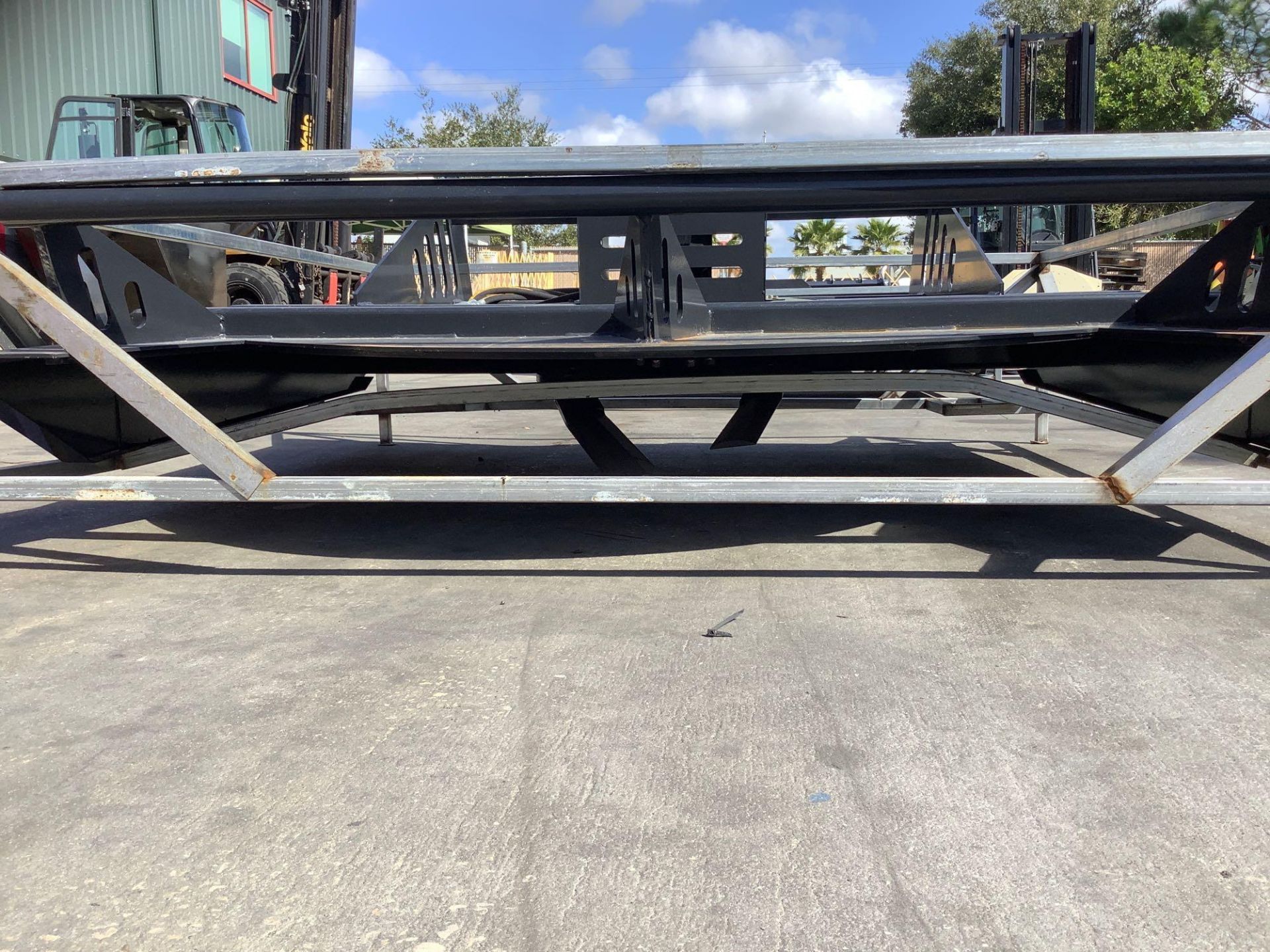 UNUSED JCT BRUSH CUTTER WITH STUMP JUMPER ATTACHMENT FOR UNIVERSAL SKID STEER, APPROX 72" - Image 4 of 6