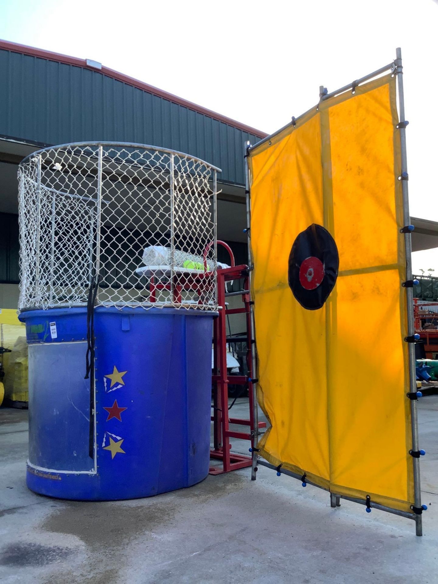 TWISTER DISPLAY EASY DUNKER 2 DUNK TANK, TRAILER MOUNTED - Image 11 of 20