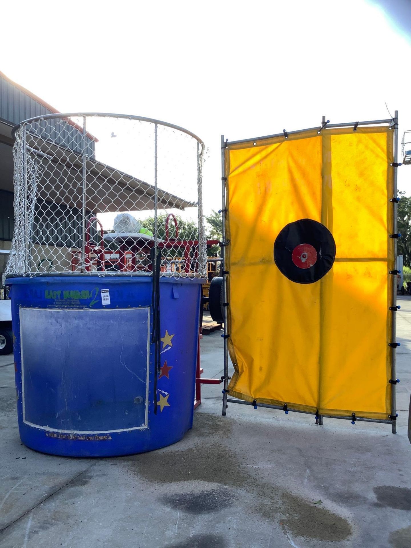 TWISTER DISPLAY EASY DUNKER 2 DUNK TANK, TRAILER MOUNTED - Image 2 of 20