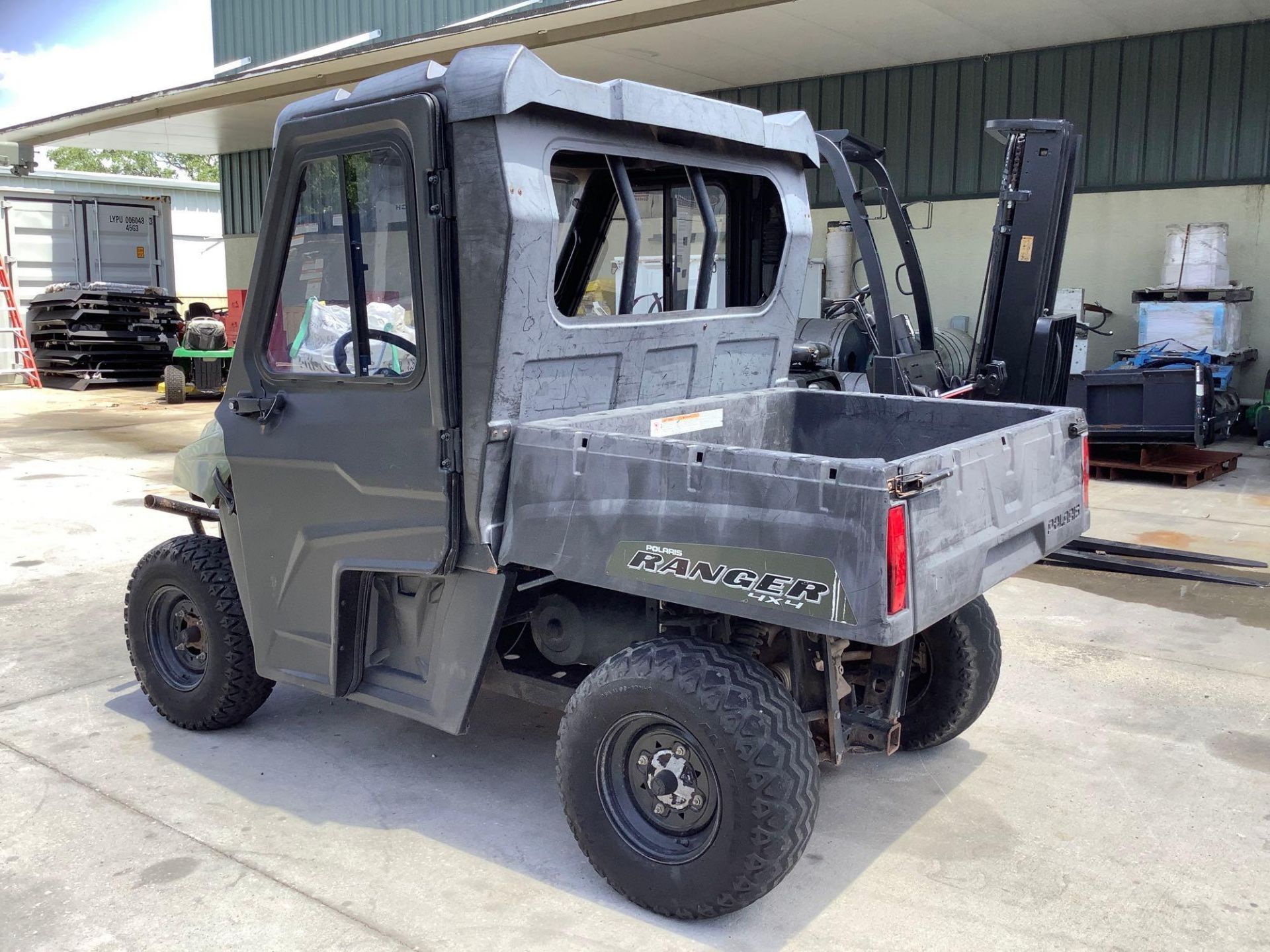 *** POLARIS RANGER 4 x4 UTV ,ENCLOSED, MANUAL DUMP BED , HITCH, RUNS AND OPERATES - Image 8 of 17