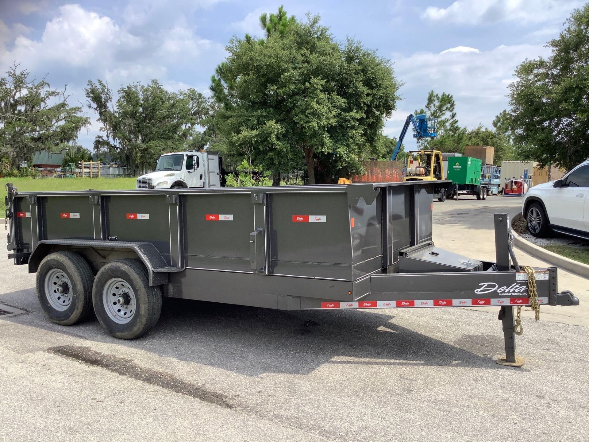 ***2022 DELTA HYDRAULIC DUMP TRAILER WITH REMOTE, APPROX GVWR 14000LBS, BUILT IN BATTERY CHARGE, ELE - Image 11 of 21