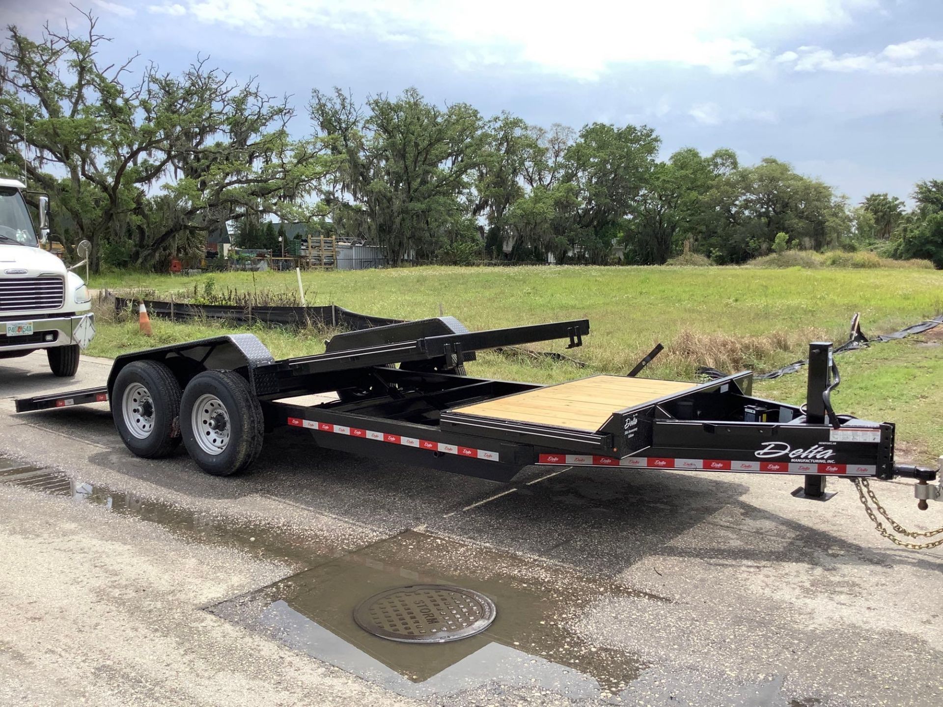 UNUSED 2022 DELTA ROLLBACK TRAILER, APPROX GVWR 14000LBS, APPROX 22FT LONG x 82” WIDE, ELECTRIC BRAK - Image 3 of 19