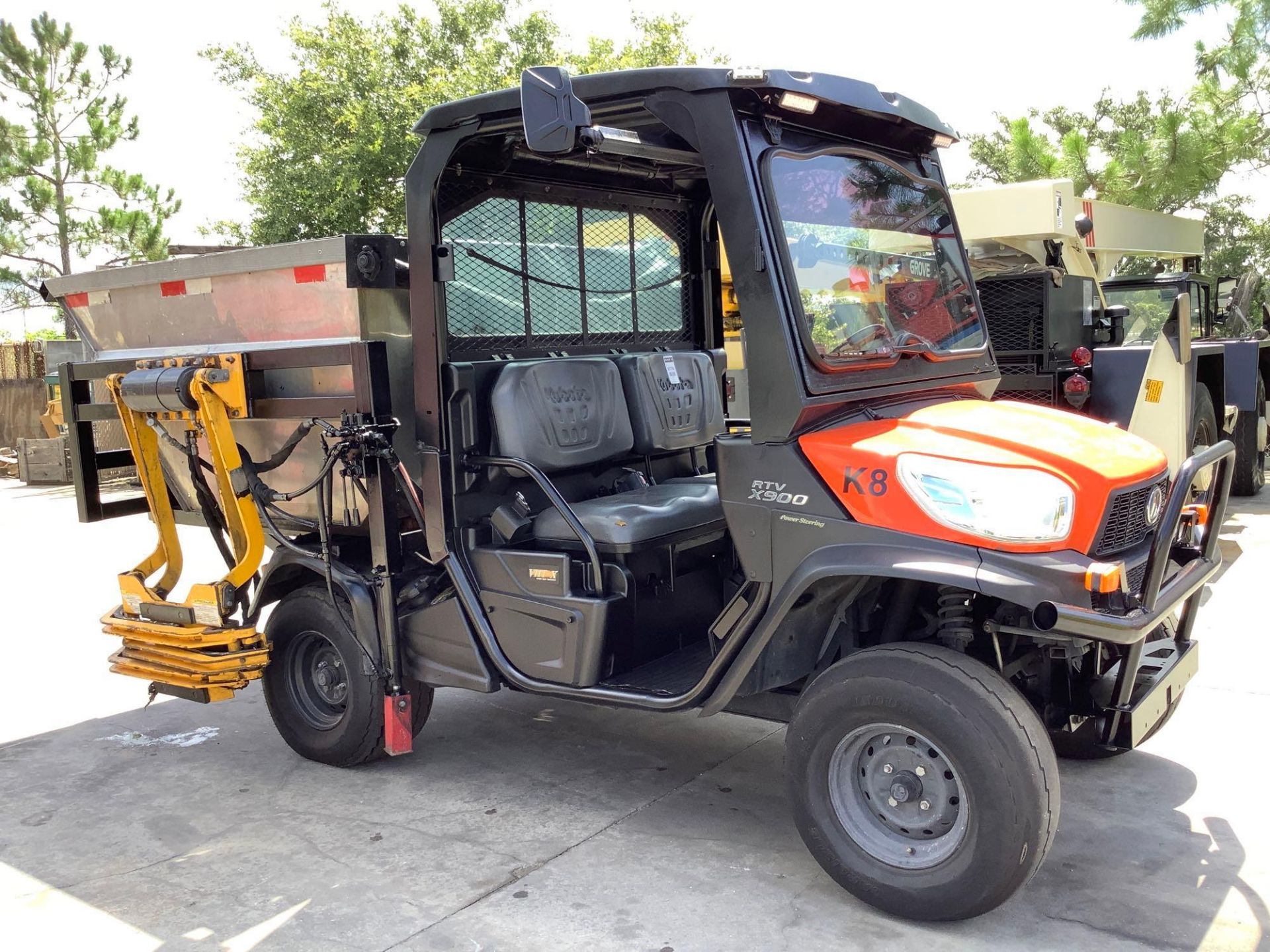 2017 KUBOTA RTV-X900 UTV WITH HYDRAULIC DUMP BED & HYDRAULIC TRASH CAN LOADER , DIESEL, 4WD, - Image 3 of 26