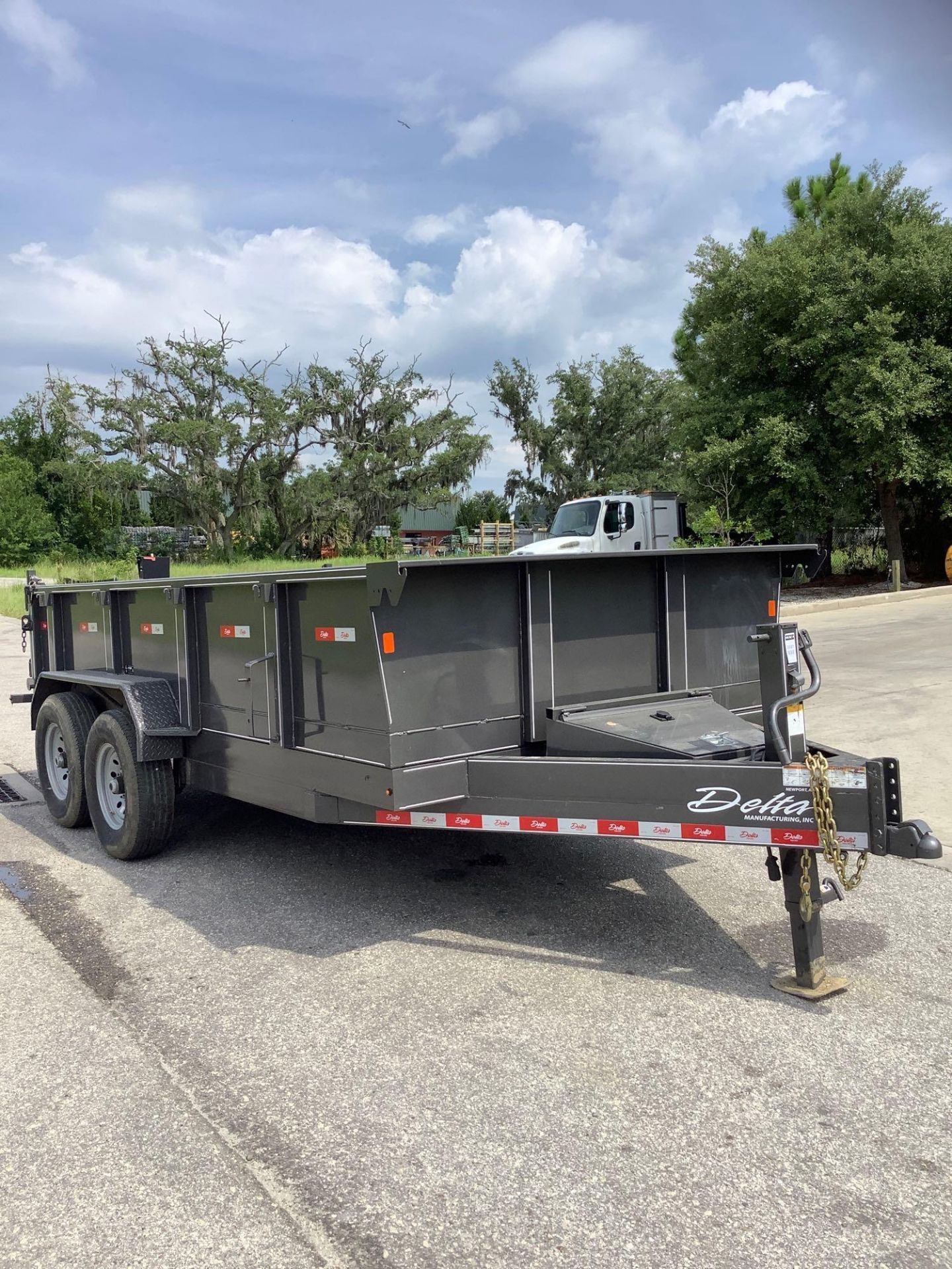 ***2022 DELTA HYDRAULIC DUMP TRAILER WITH REMOTE, APPROX GVWR 14000LBS, BUILT IN BATTERY CHARGE, ELE - Image 12 of 21