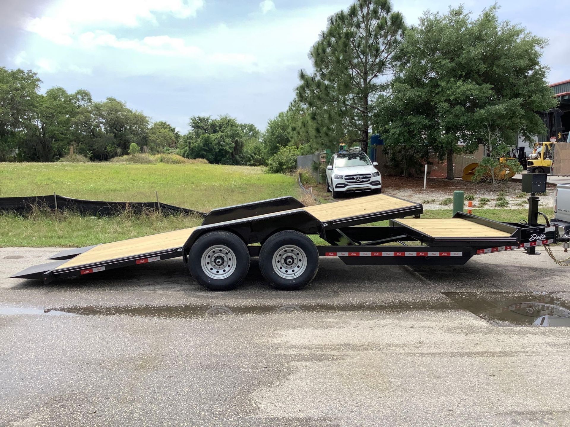 UNUSED 2022 DELTA ROLLBACK TRAILER, APPROX GVWR 14000LBS, APPROX 22FT LONG x 82” WIDE, ELECTRIC BRAK