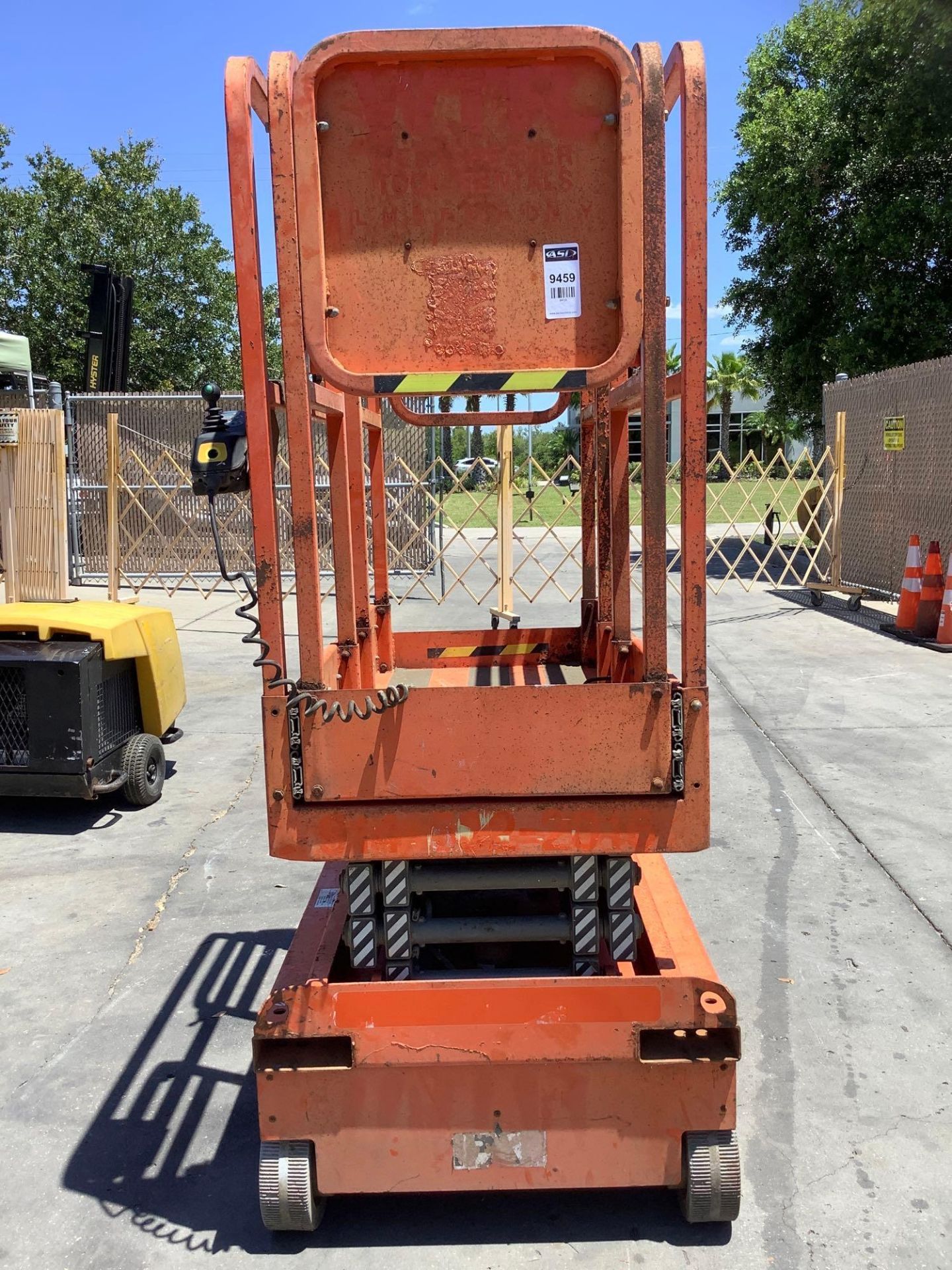 DINGLI MINI SCISSOR LIFT, CONDITION UNKNOWN - Image 7 of 11