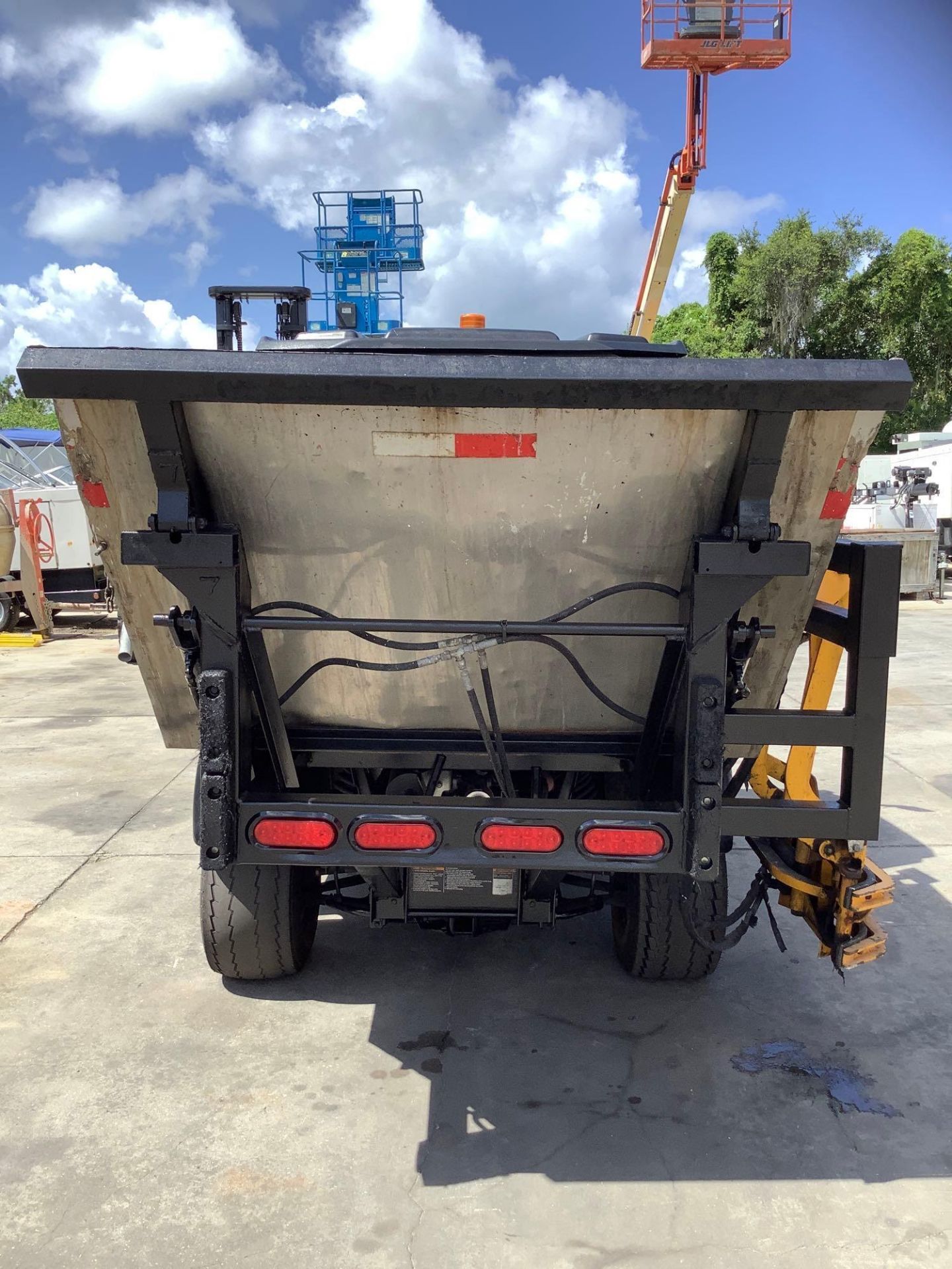 2017 KUBOTA RTV-X900 UTV WITH HYDRAULIC DUMP BED & HYDRAULIC TRASH CAN LOADER , DIESEL, 4WD, - Image 10 of 26