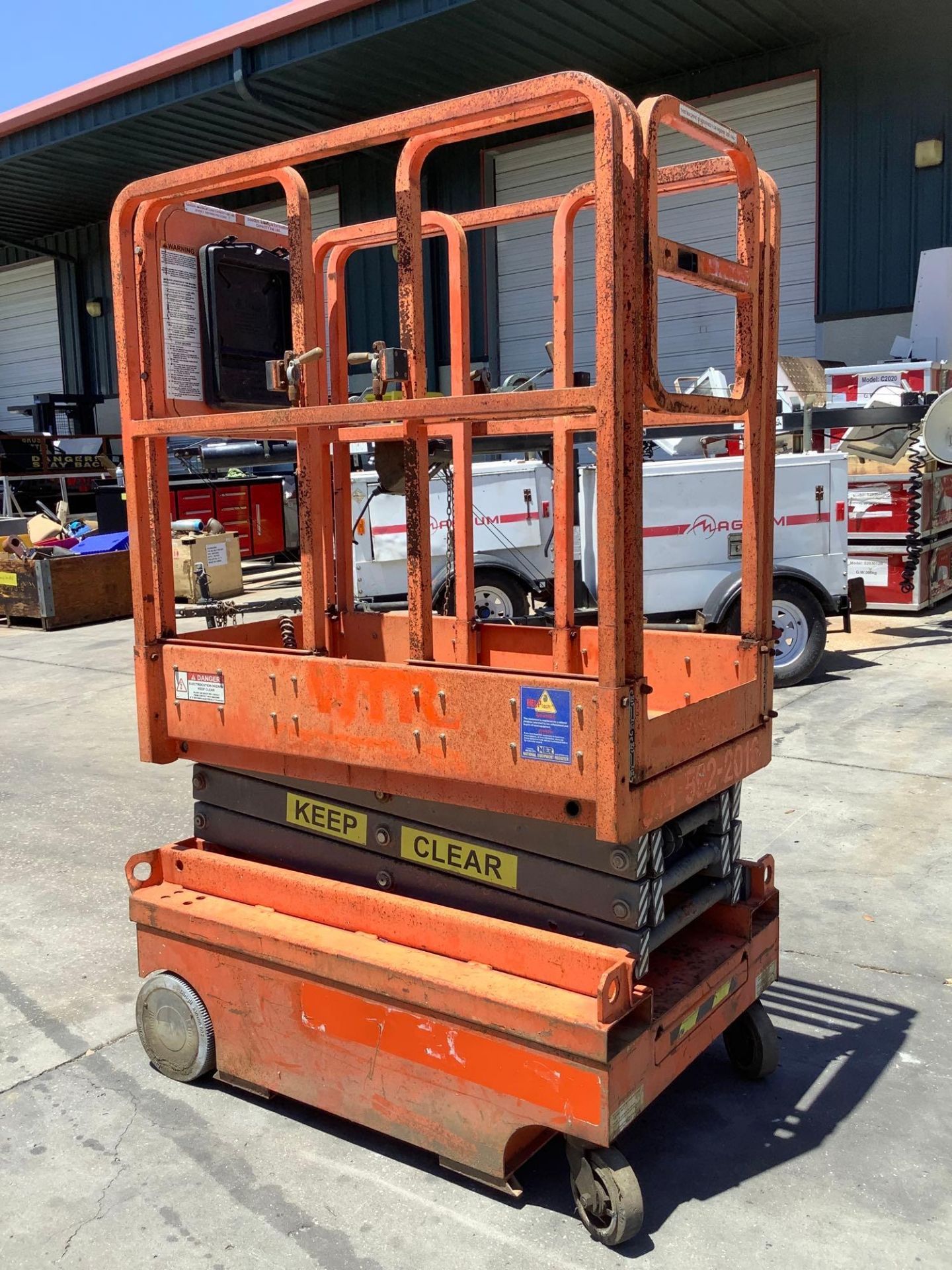 DINGLI MINI SCISSOR LIFT, CONDITION UNKNOWN - Image 10 of 11