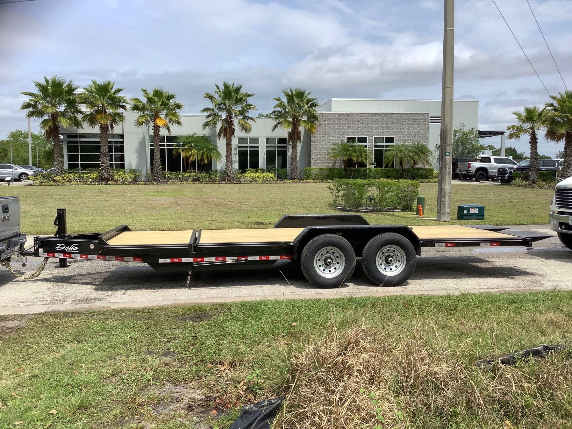 UNUSED 2022 DELTA ROLLBACK TRAILER, APPROX GVWR 14000LBS, APPROX 22FT LONG x 82” WIDE, ELECTRIC BRAK - Image 6 of 19