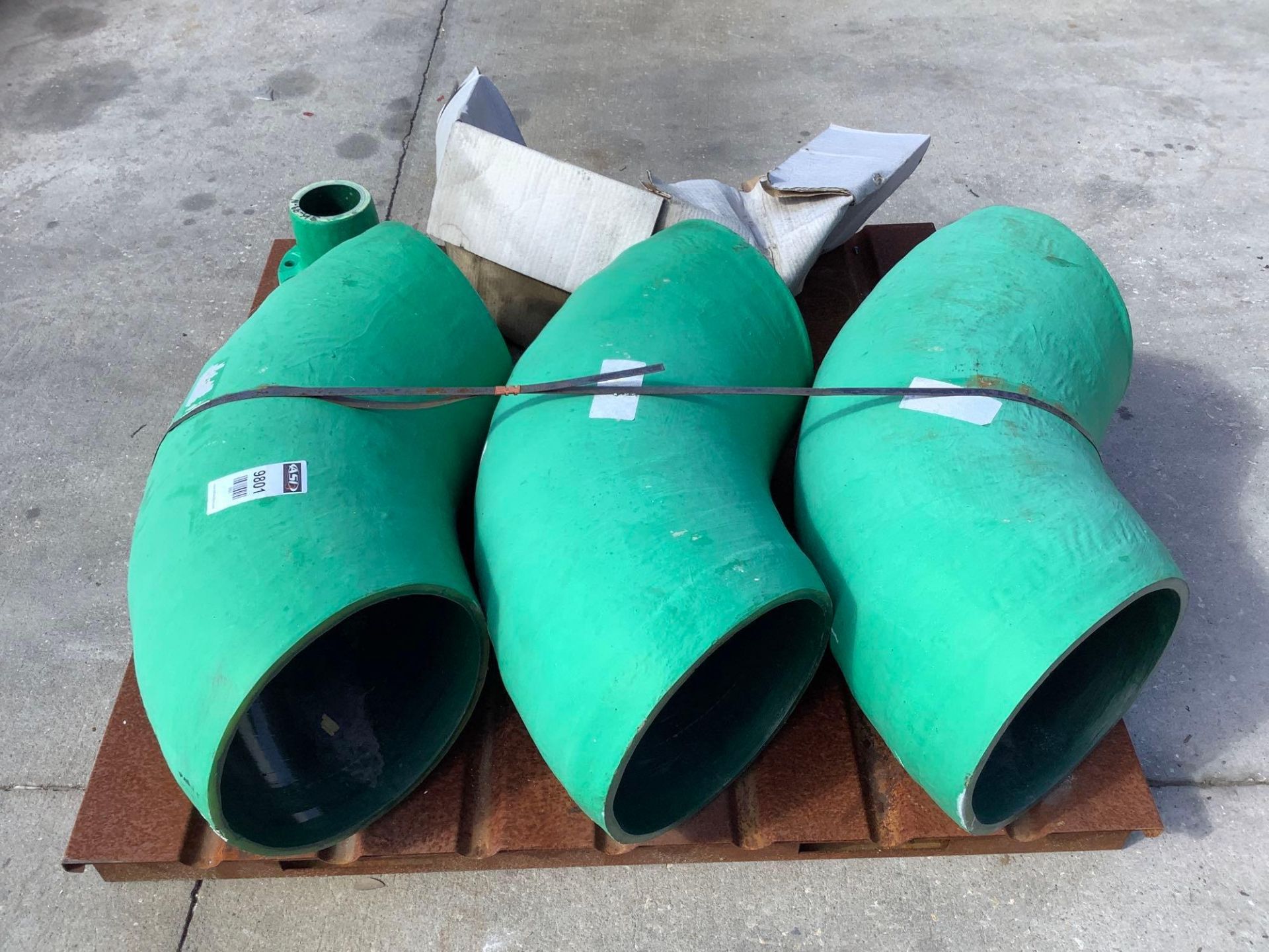 PALLET OF ( 3 ) 90 DEG ELBOW PXP, APPROX 12IN,  ( 3 ) FLANGE STUB FIBERGLASS APPROX 4.0IN  FOR JBR &