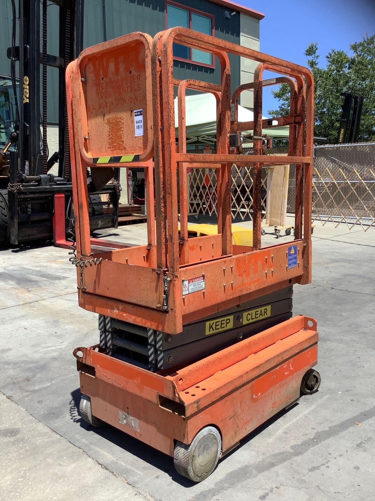 DINGLI MINI SCISSOR LIFT, CONDITION UNKNOWN - Image 8 of 11