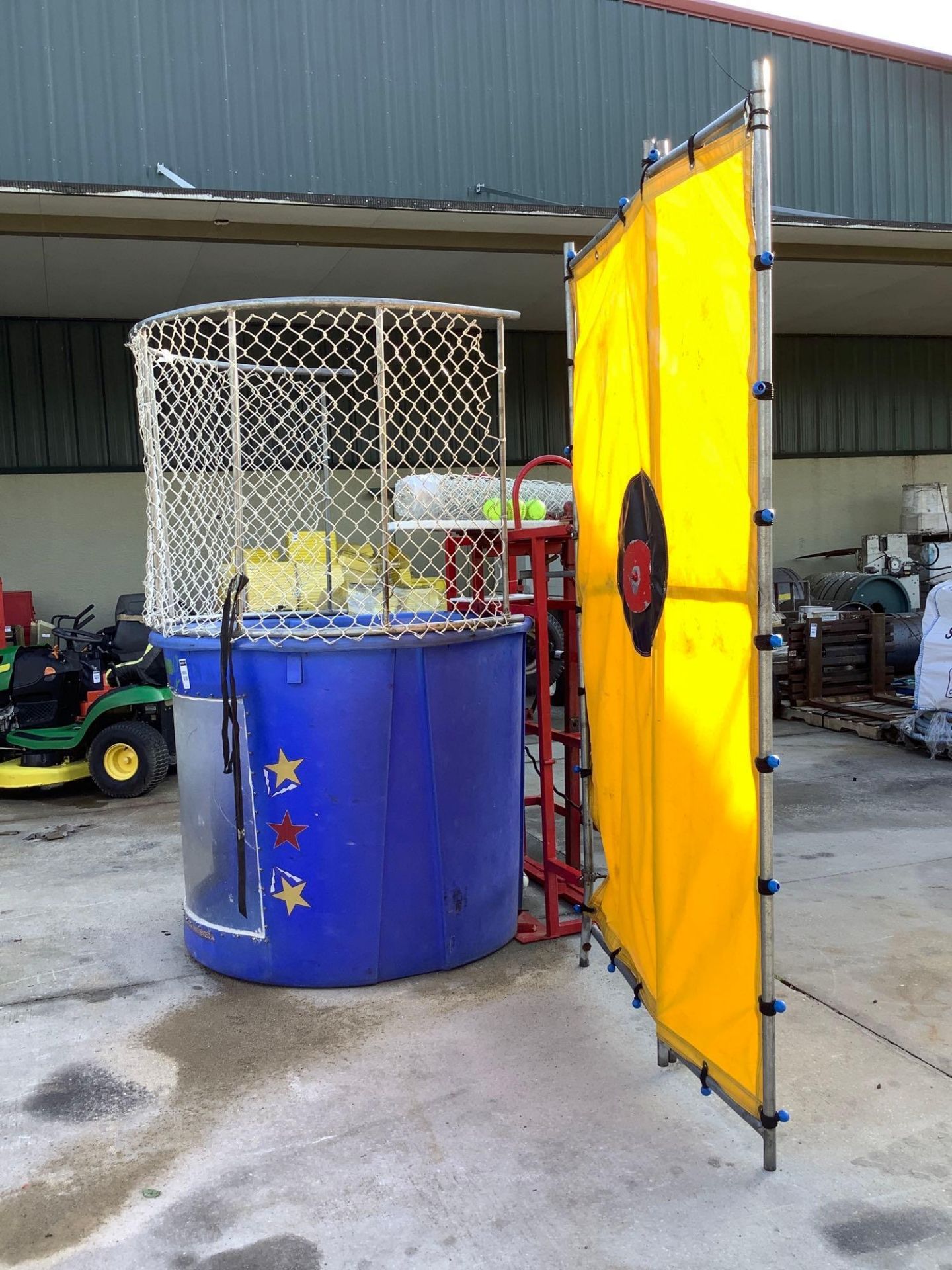 TWISTER DISPLAY EASY DUNKER 2 DUNK TANK, TRAILER MOUNTED - Image 10 of 20