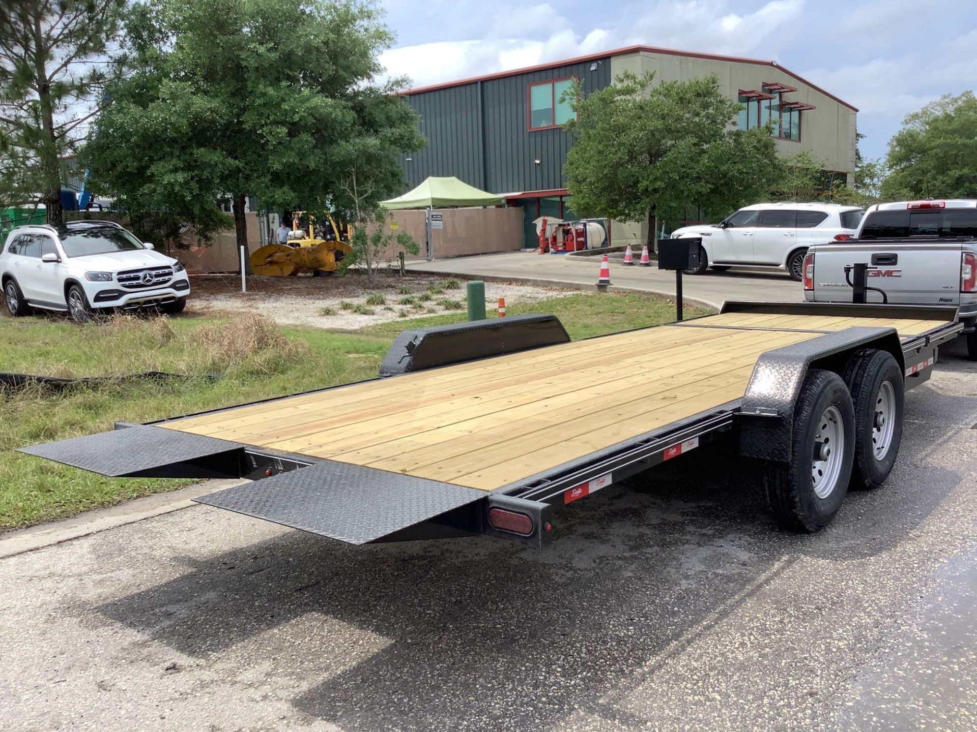 UNUSED 2022 DELTA ROLLBACK TRAILER, APPROX GVWR 14000LBS, APPROX 22FT LONG x 82” WIDE, ELECTRIC BRAK - Image 10 of 19