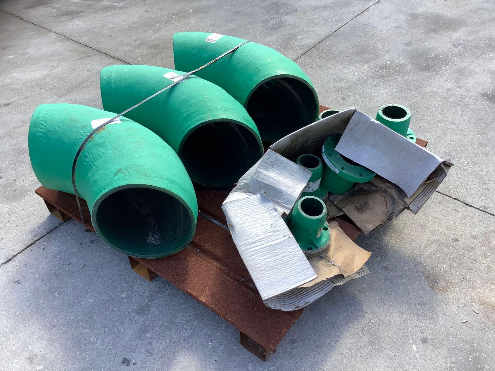 PALLET OF ( 3 ) 90 DEG ELBOW PXP, APPROX 12IN,  ( 3 ) FLANGE STUB FIBERGLASS APPROX 4.0IN  FOR JBR & - Image 11 of 16