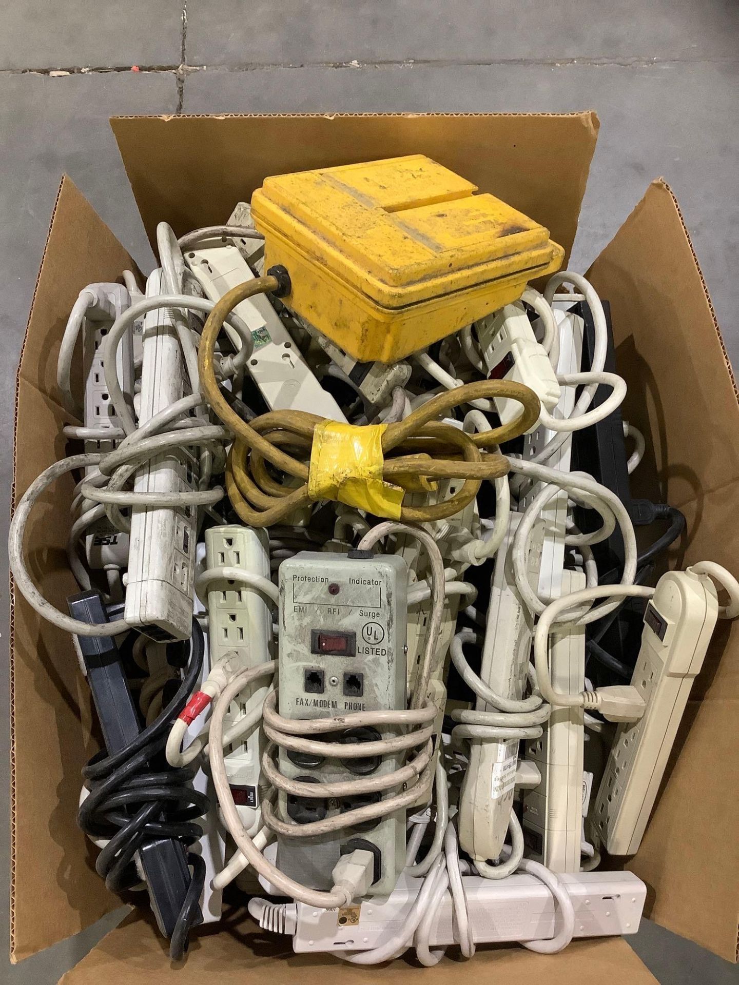 BOX OF POWER STRIPS - Image 4 of 8