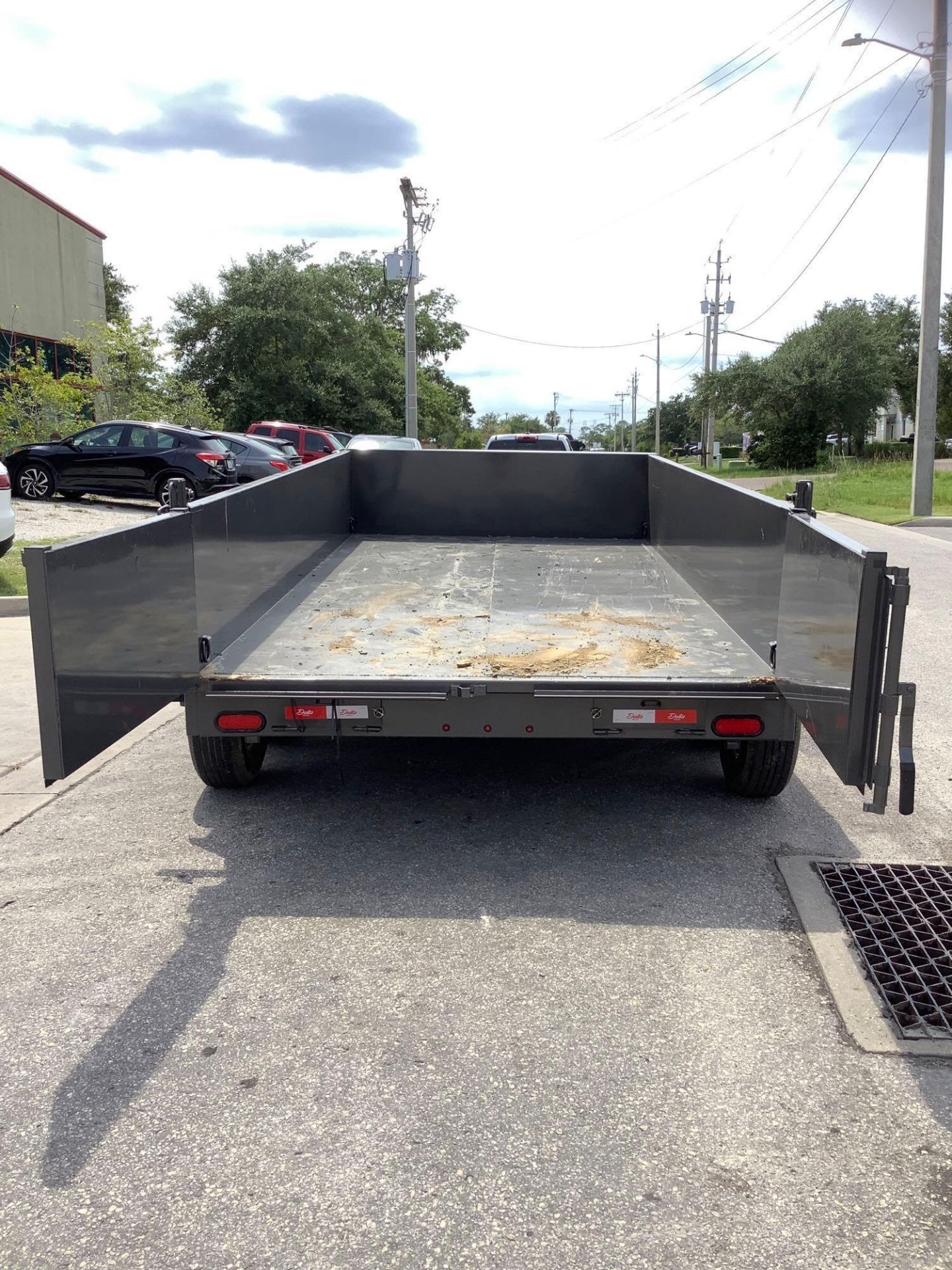 ***2022 DELTA HYDRAULIC DUMP TRAILER WITH REMOTE, APPROX GVWR 14000LBS, BUILT IN BATTERY CHARGE, ELE - Image 7 of 21