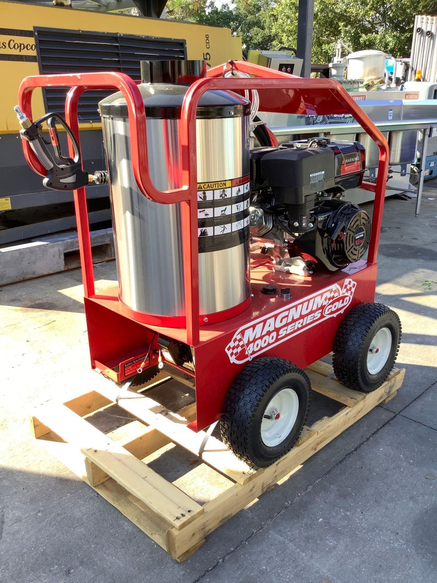 UNUSED 2022 MAGNUM 4000 SERIES GOLD HOT WATER PRESSURE WASHER,DIESEL GAS POWER, ELECTRIC START, APPR - Image 3 of 15