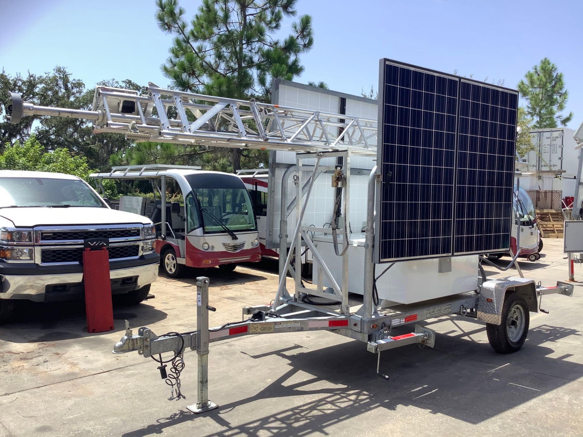 ALUMA MOBILE TOWER UNIT TRAILER WITH SUNSPARK SOLAR TYPE SMX260P ATTACHED - Image 9 of 27