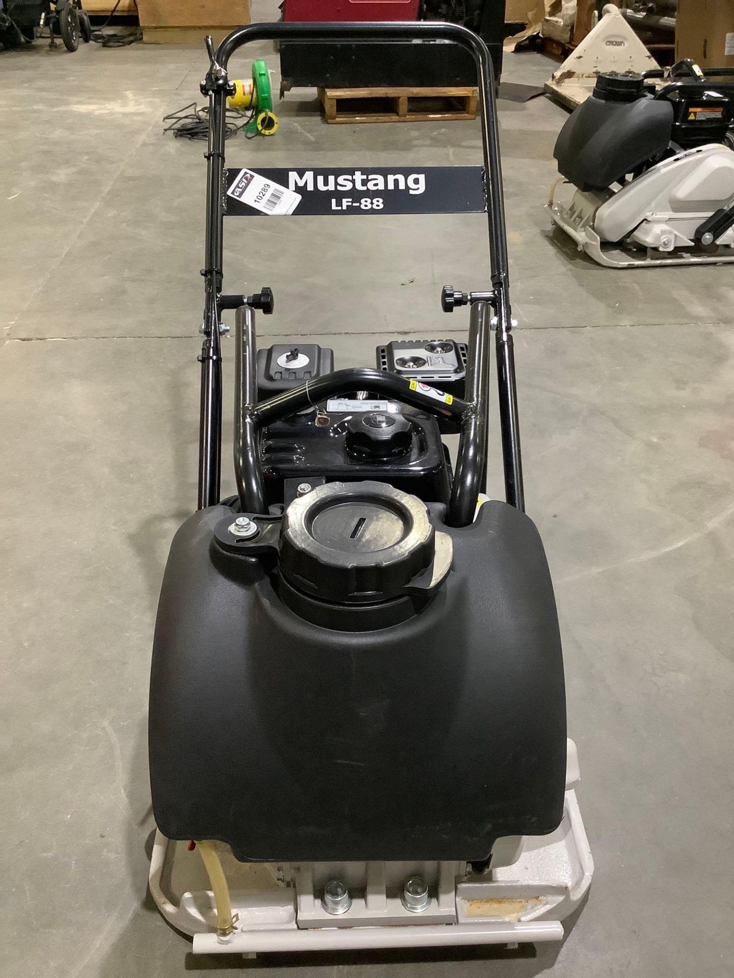 UNUSED MUSTANG LF-88 PLATE COMPACTOR WITH LONCIN 196cc ENGINE, GAS POWERED - Image 10 of 12