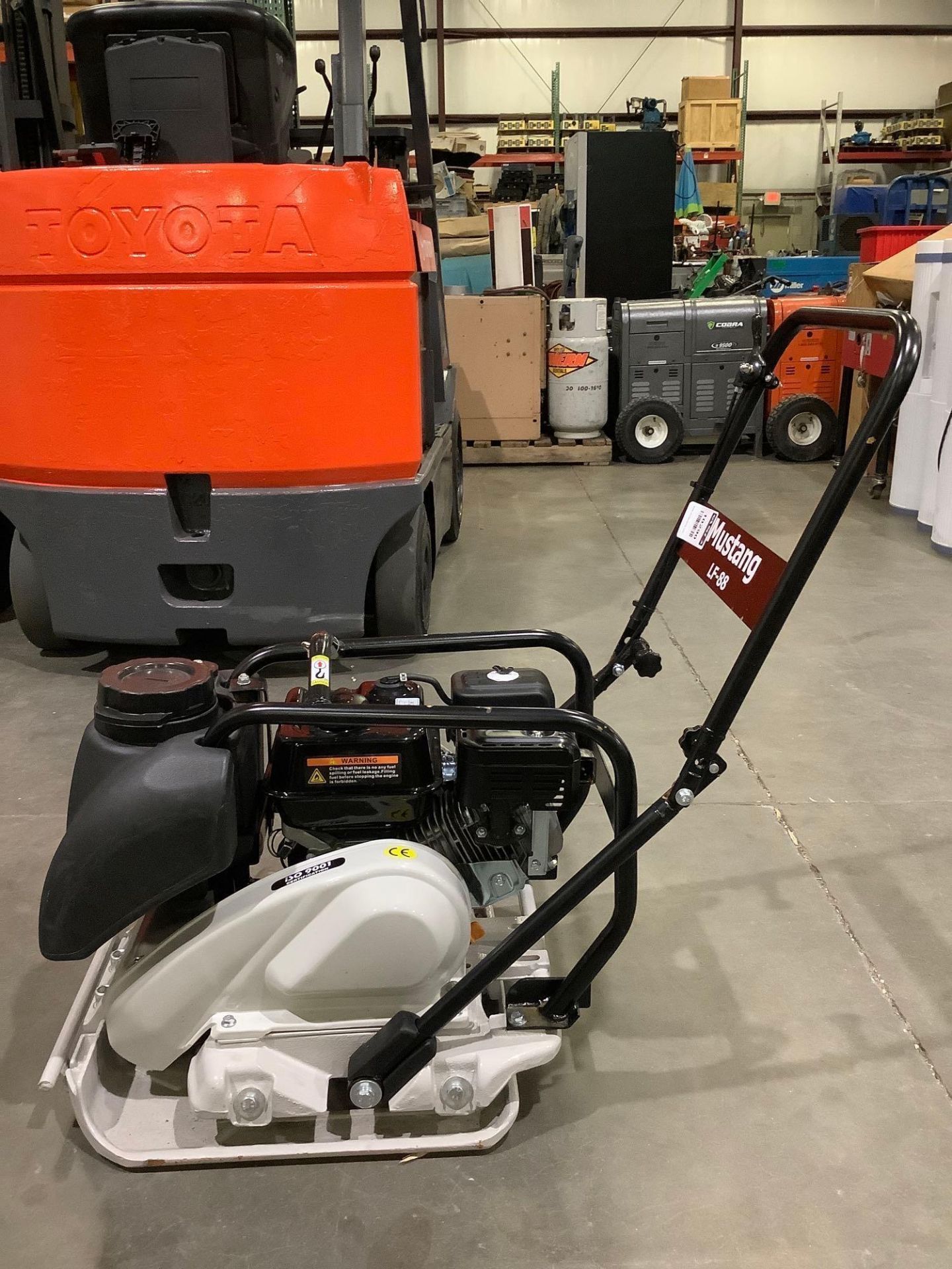 UNUSED MUSTANG LF-88 PLATE COMPACTOR WITH LONCIN 196cc ENGINE, GAS POWERED - Image 3 of 12