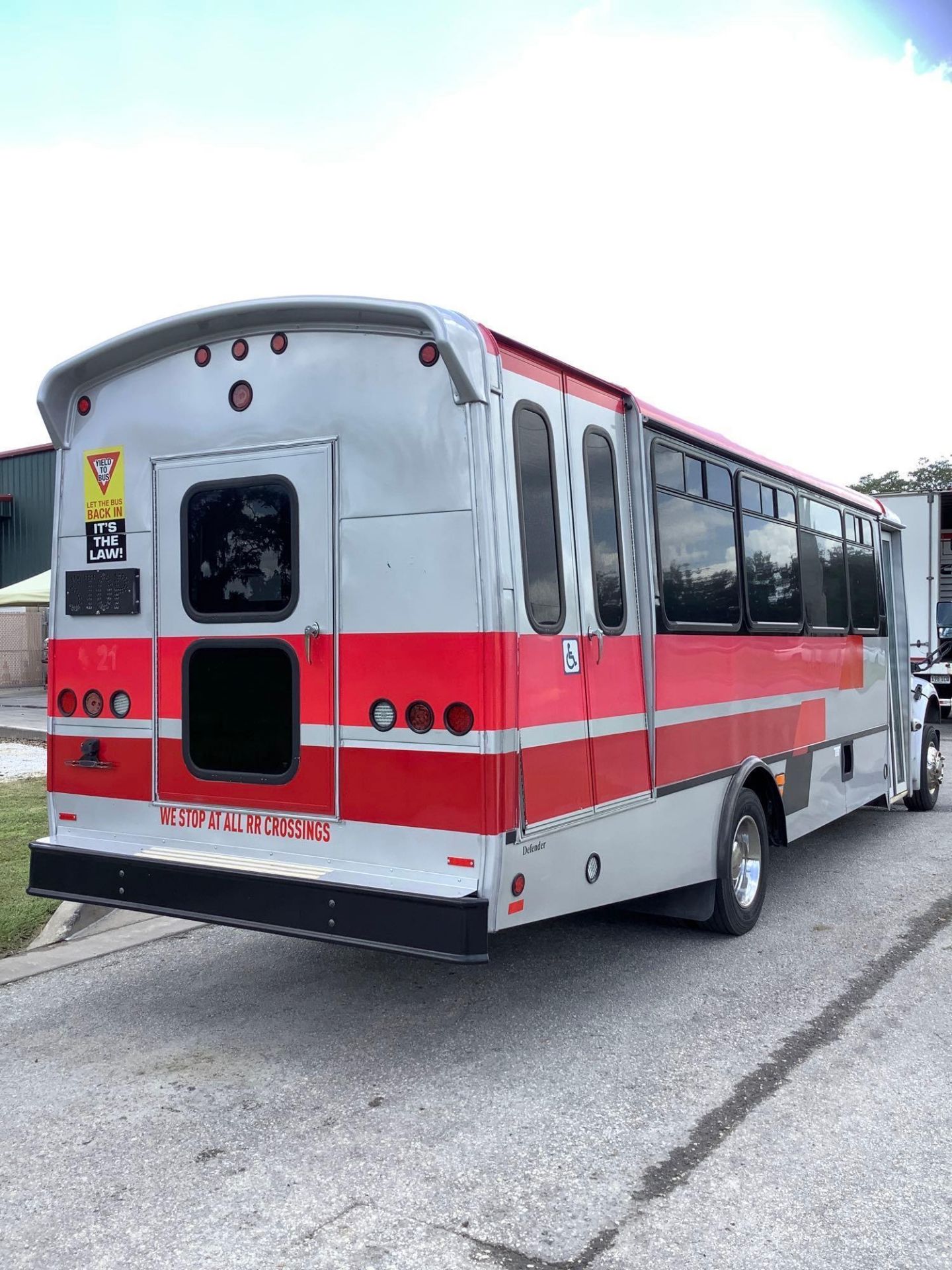 ***2013 FREIGHTLINER M2 106 BUS, DIESEL, AUTOMATIC, APPROX GVWR 26,000 LBS, DUAL REAR AC, RICON POWE - Image 7 of 66