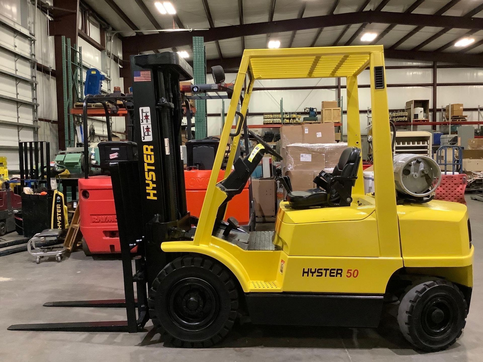 HYSTER FORKLIFT MODEL H50XM, LP POWERED, APPROX MAX CAPACITY 5000LBS, APPROX MAX HEIGHT 181in, TILT, - Image 3 of 14