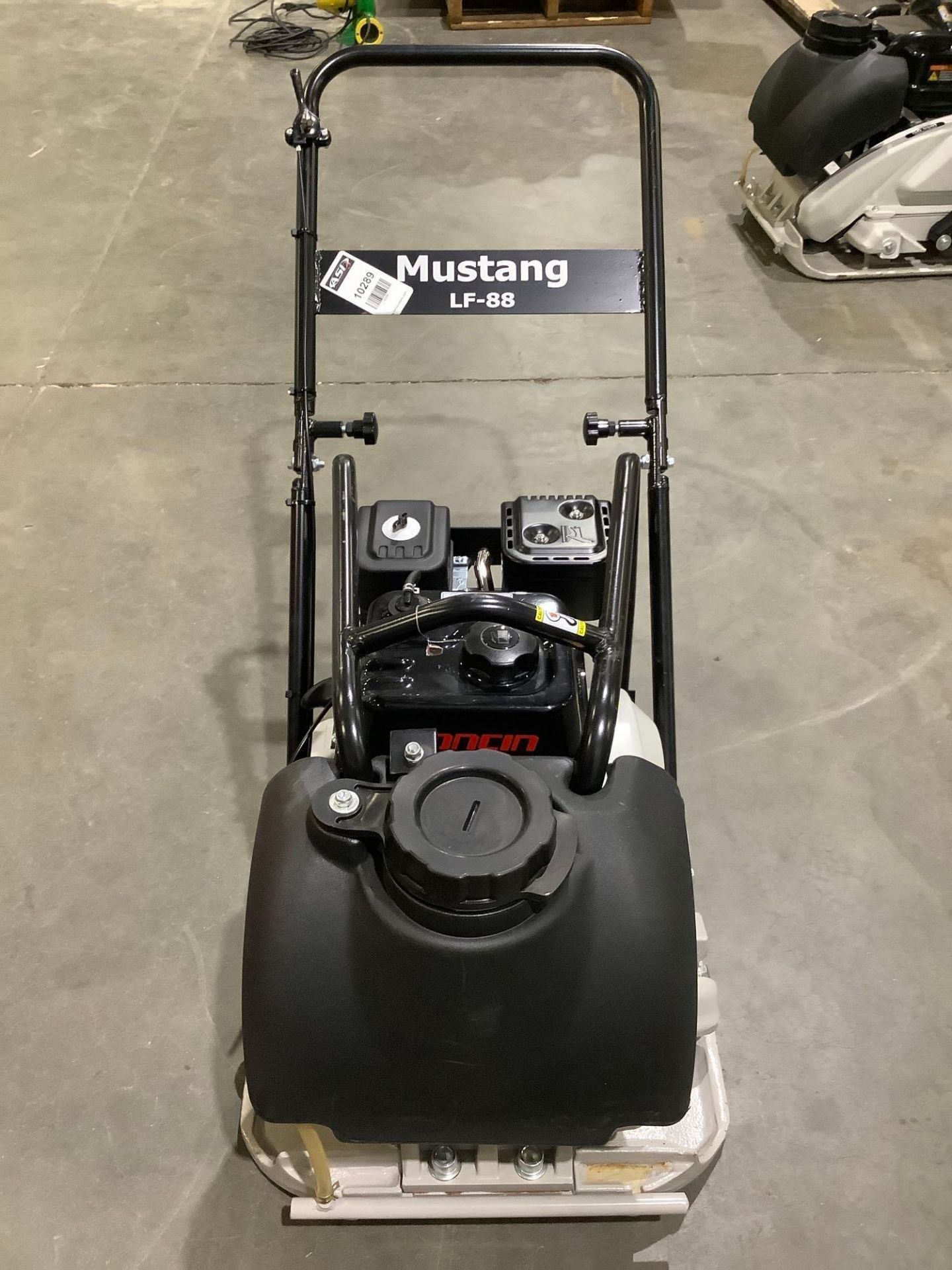 UNUSED MUSTANG LF-88 PLATE COMPACTOR WITH LONCIN 196cc ENGINE, GAS POWERED - Image 11 of 12