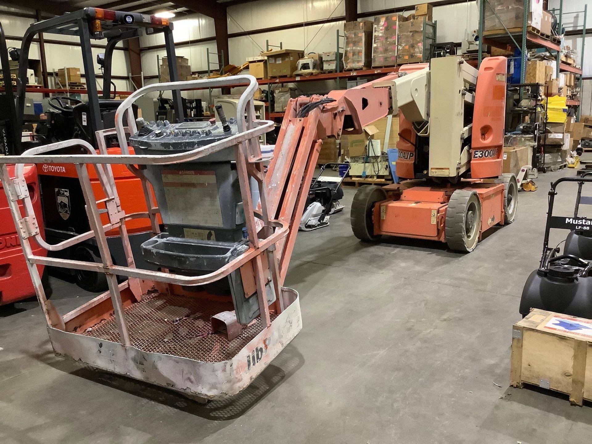 2008 JLG BOOM LIFT MODEL E300AJP, ELECTRIC, APPROX MAX PLATFORM HEIGHT 30FT