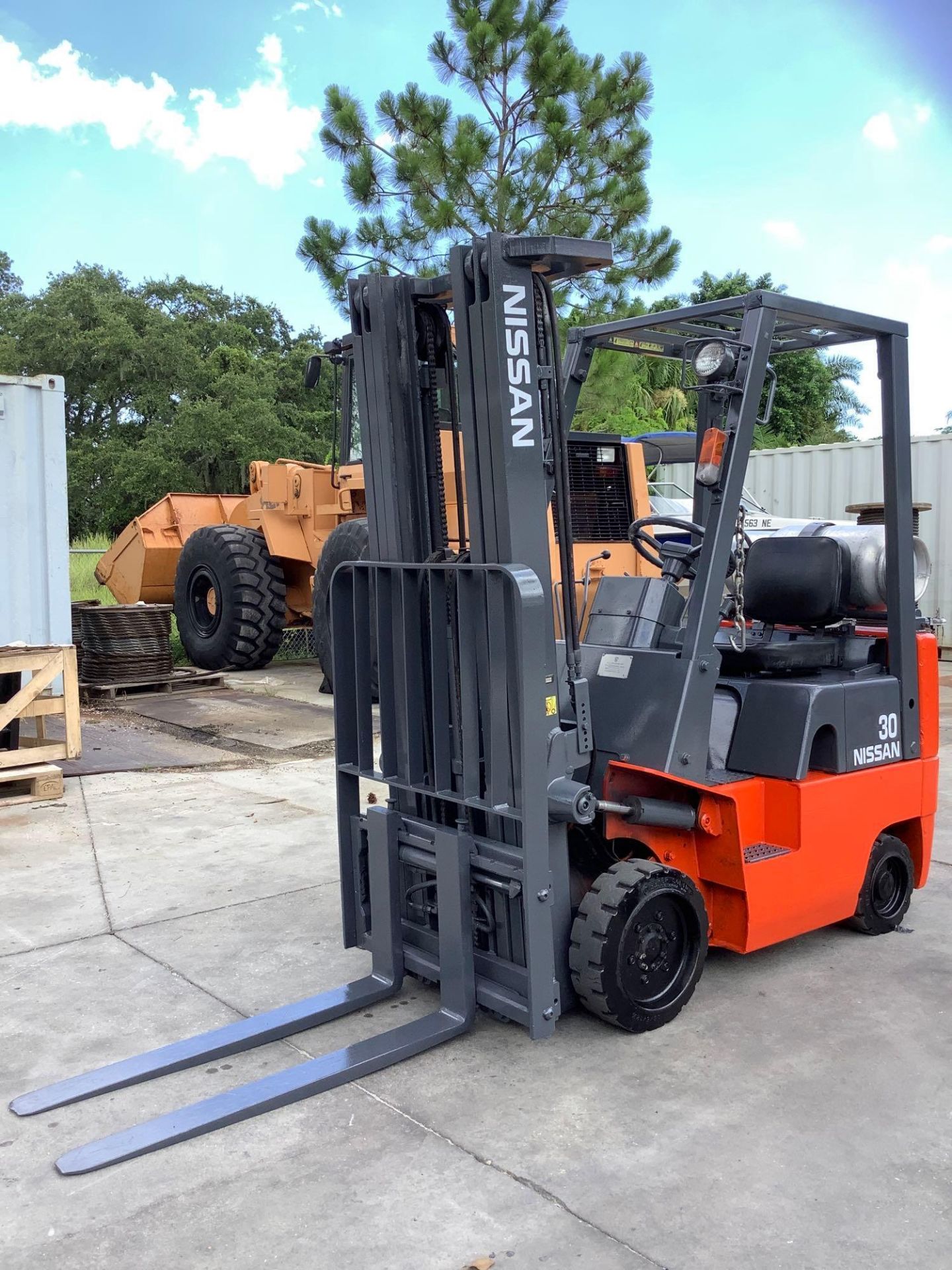 NISSAN OPTIMUM 30 FORKLIFT MODEL CPJ01A15PV, LP POWERED, APPROX MAX CAPACITY 3000LBS, APPROX MAX HEI - Image 2 of 17