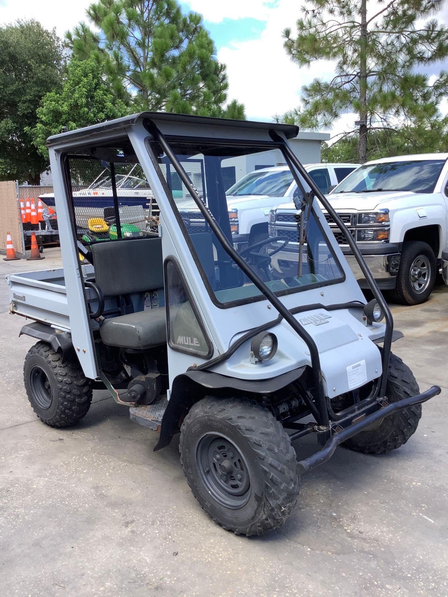 KAWASAKI MULE 550 ATV TYPE KAF300C, GAS POWERED, MANUAL DUMP BED, RUNS & OPERATES - Image 2 of 14