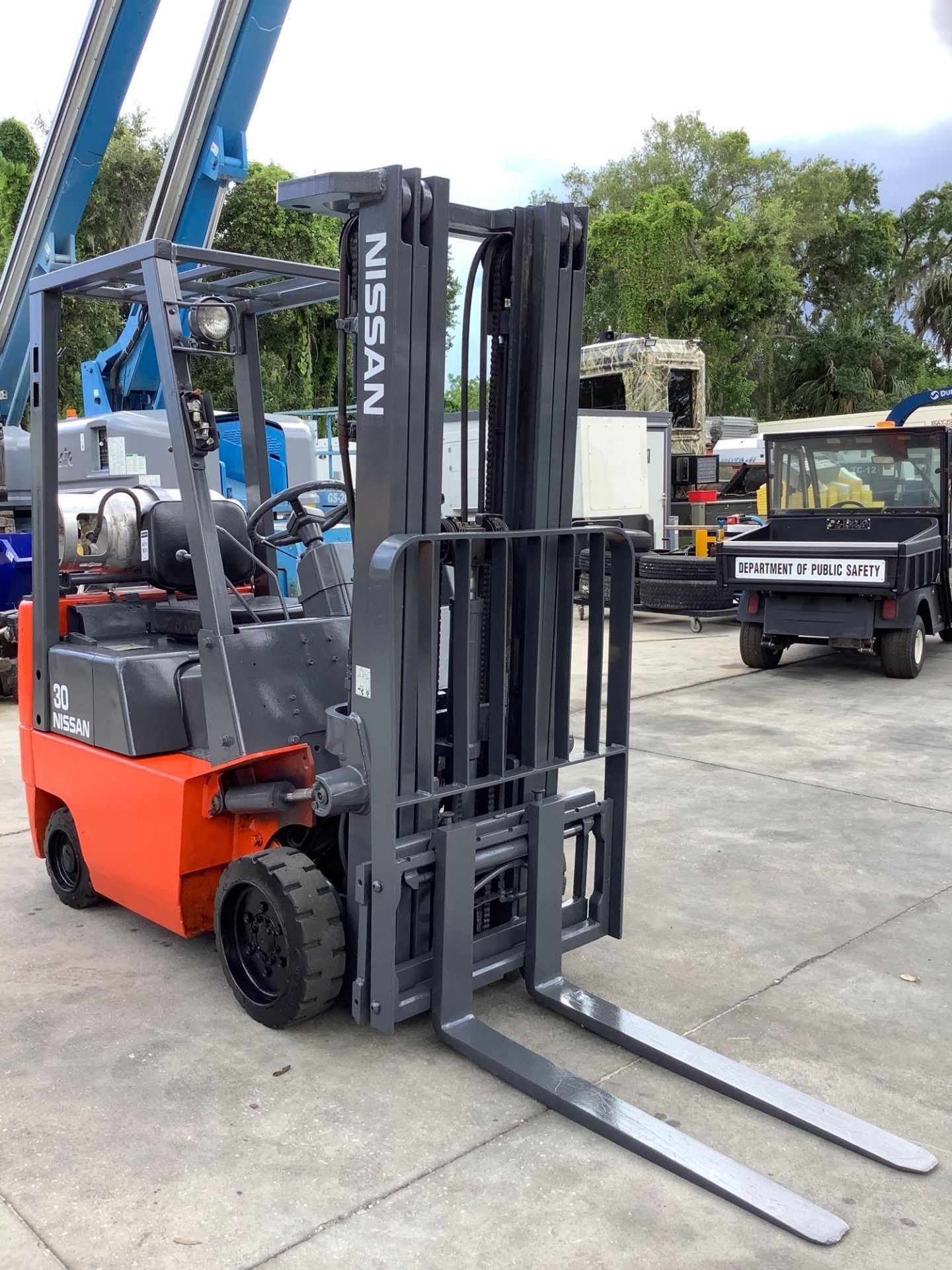 NISSAN OPTIMUM 30 FORKLIFT MODEL CPJ01A15PV, LP POWERED, APPROX MAX CAPACITY 3000LBS, APPROX MAX HEI - Image 11 of 17