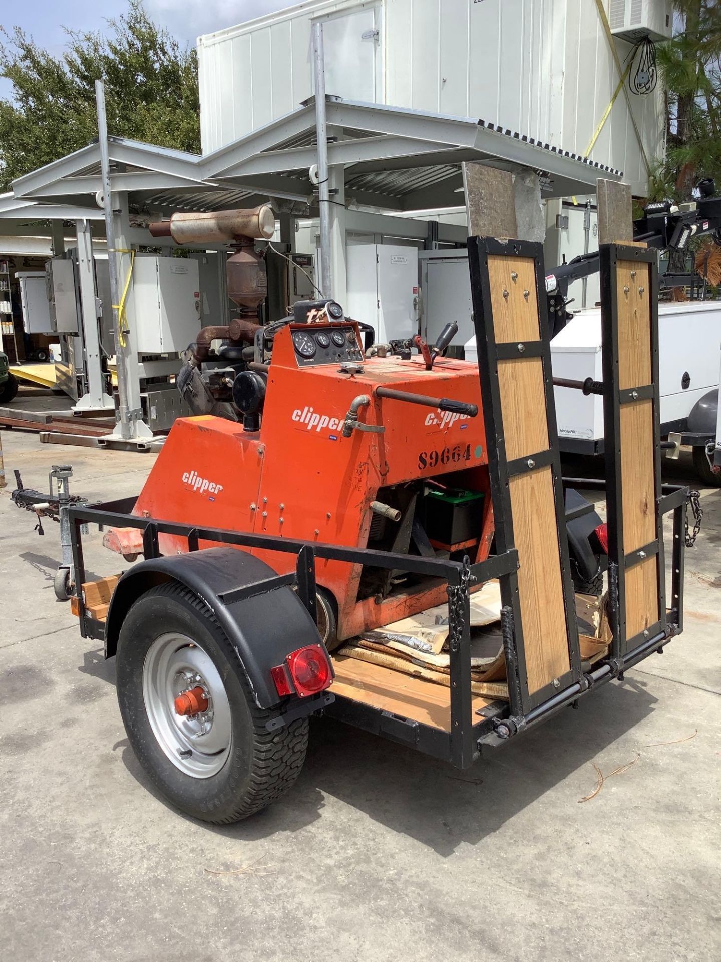 NORTON CLIPPER CONCRETE SAW MODEL C-65B-KET WITH TRAILER, GAS POWERED, WISCONSIN V465D1 ENGINE, TRAI - Image 9 of 29