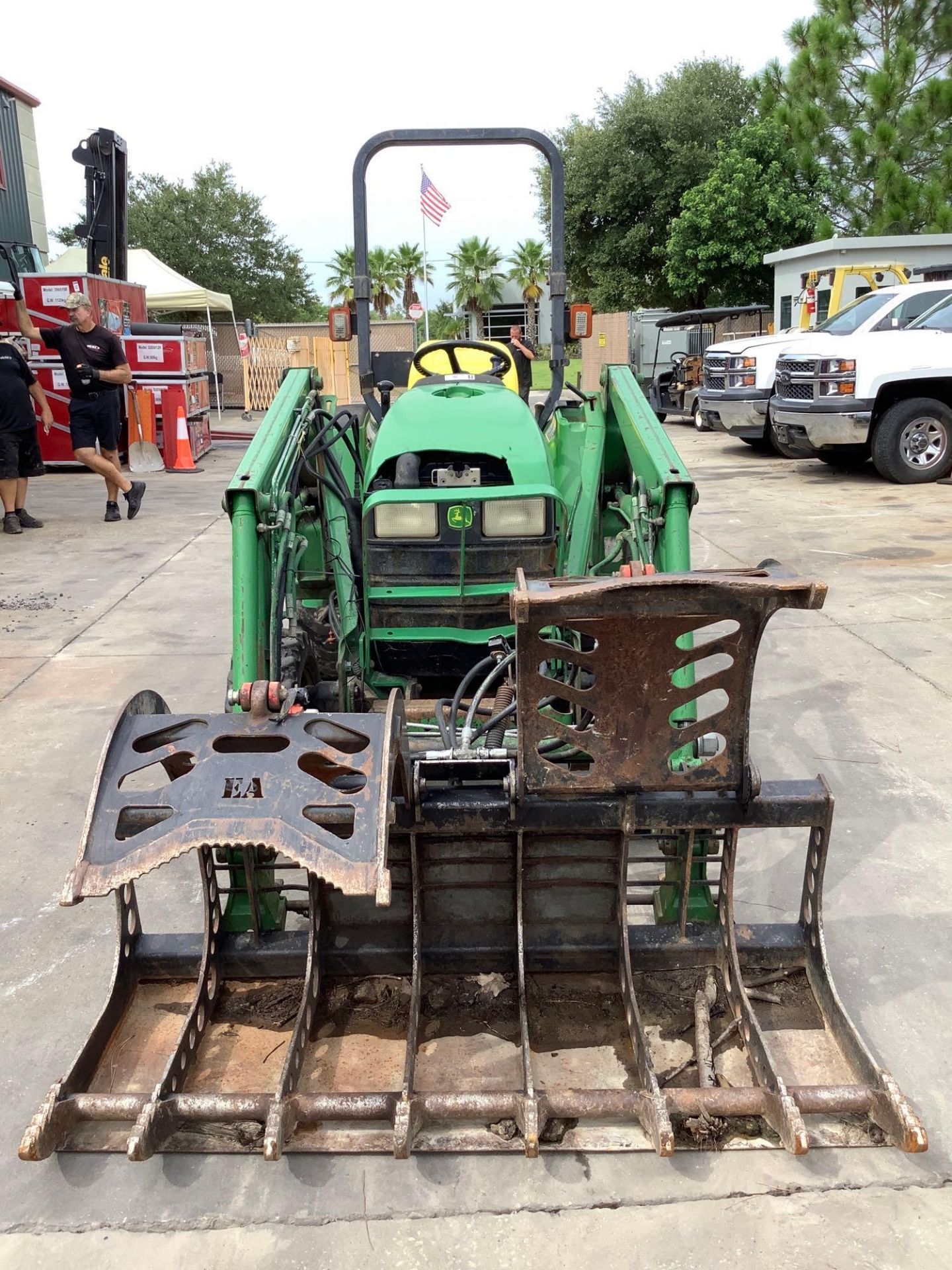 JOHN DEERE TRACTOR MODEL 4300, DIESEL, JOHN DEERE 430 QUICK ATTACH LOADER ON FRONT WITH GRAPPLE BUCK - Image 10 of 14