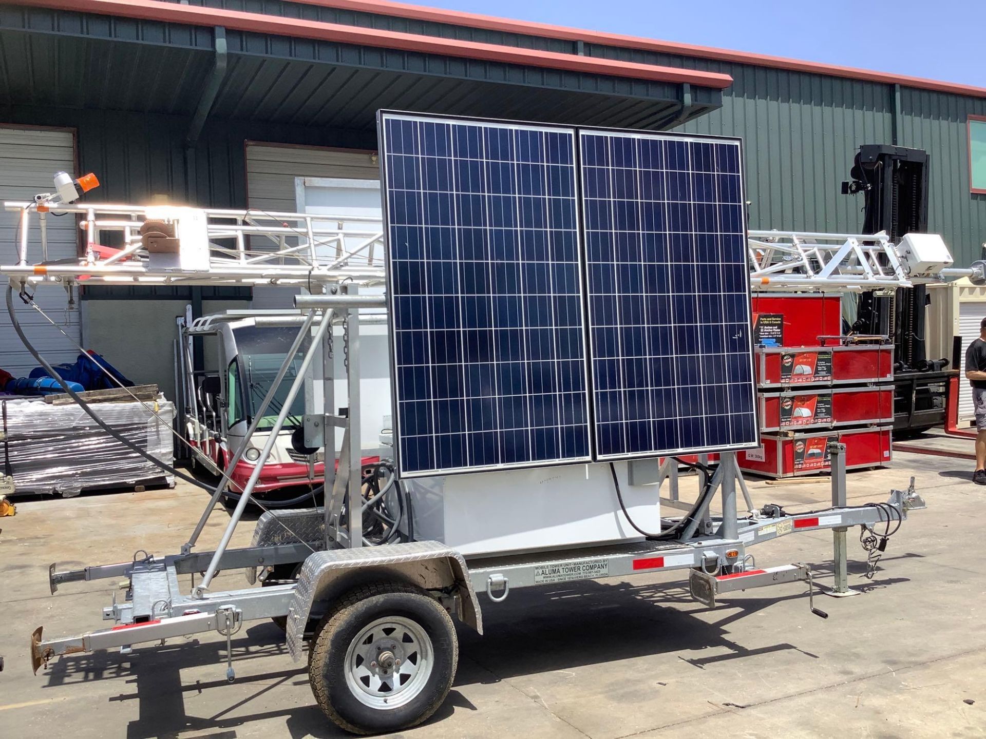 ALUMA MOBILE TOWER UNIT TRAILER WITH SUNSPARK SOLAR TYPE SMX260P ATTACHED - Image 17 of 27