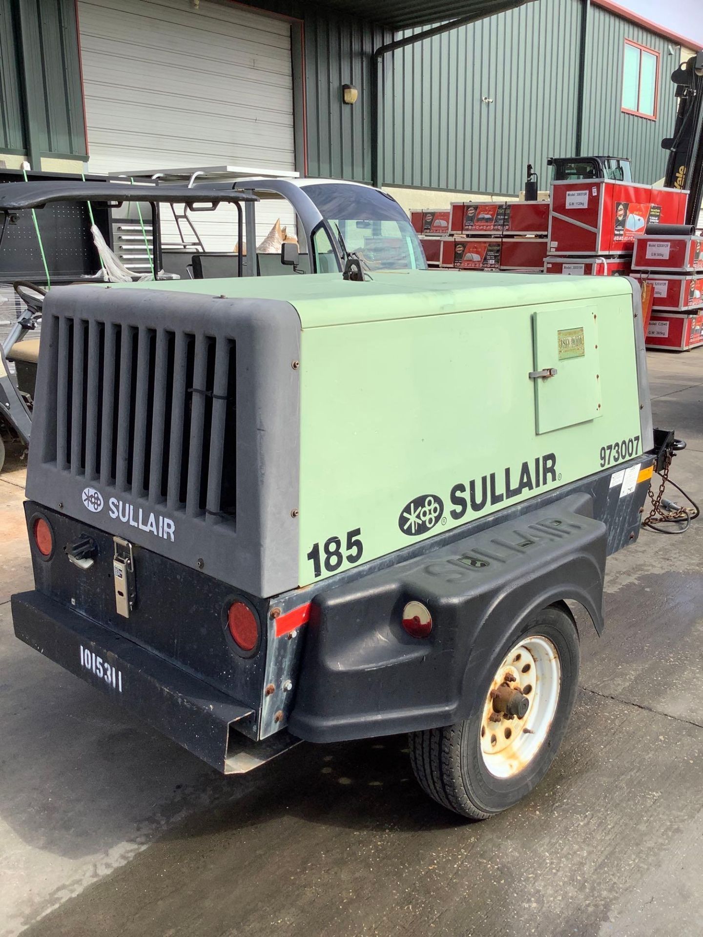 SULLAIR AIR COMPRESSOR MODEL 185 JD, DIESEL, JOHN DEERE ENGINE, TOW BEHIND, APPROX RATED CAPACITY 18 - Image 7 of 24