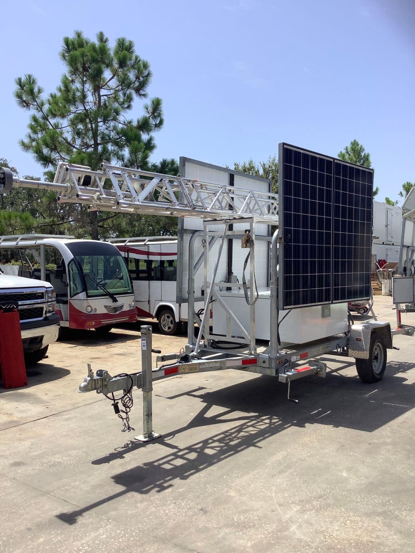 ALUMA MOBILE TOWER UNIT TRAILER WITH SUNSPARK SOLAR TYPE SMX260P ATTACHED - Image 11 of 27