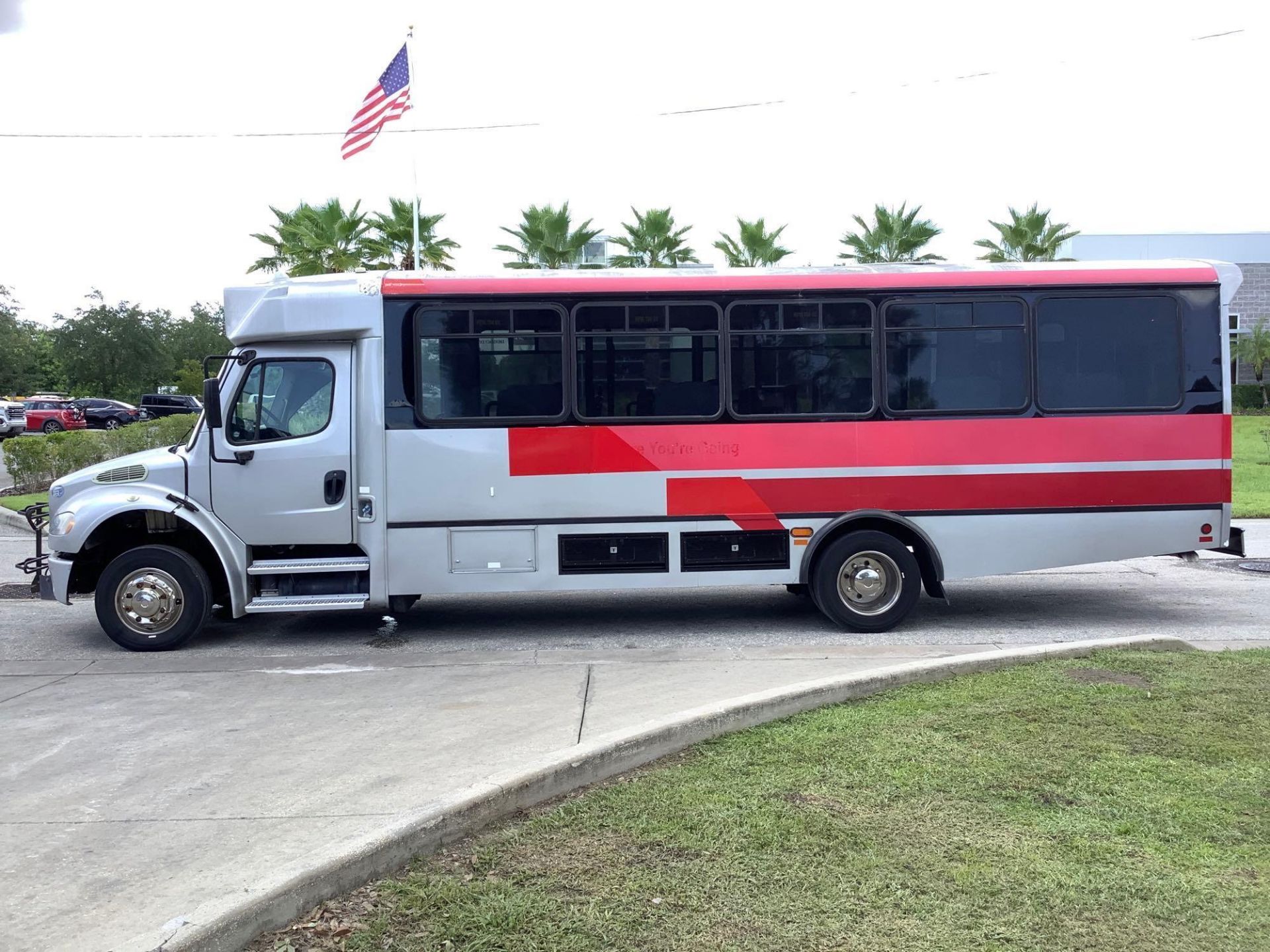 ***2013 FREIGHTLINER M2 106 BUS, DIESEL, AUTOMATIC, APPROX GVWR 26,000 LBS, DUAL REAR AC, RICON POWE - Image 3 of 66