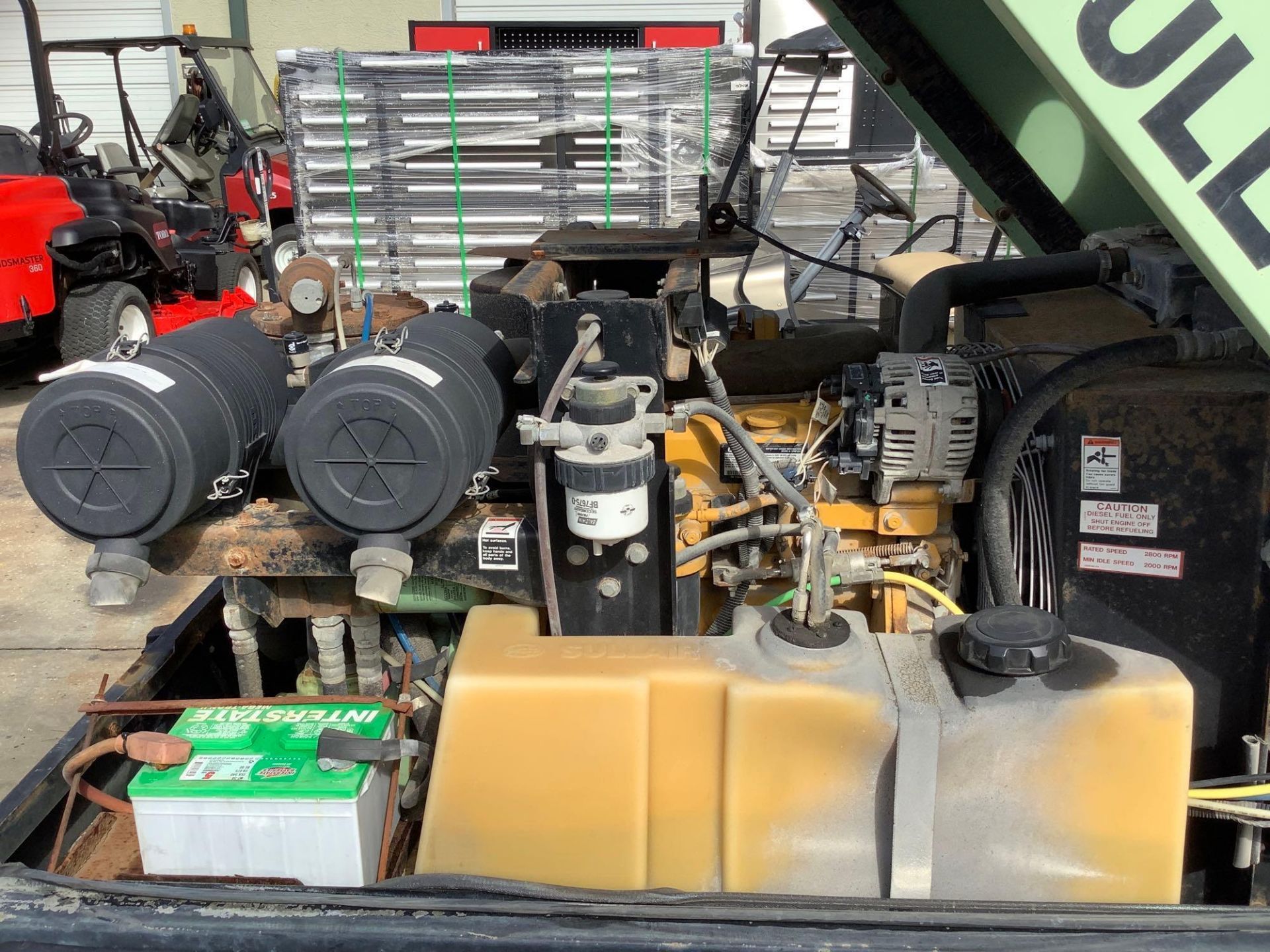 SULLAIR AIR COMPRESSOR MODEL 185 JD, DIESEL, JOHN DEERE ENGINE, TOW BEHIND, APPROX RATED CAPACITY 18 - Image 23 of 24