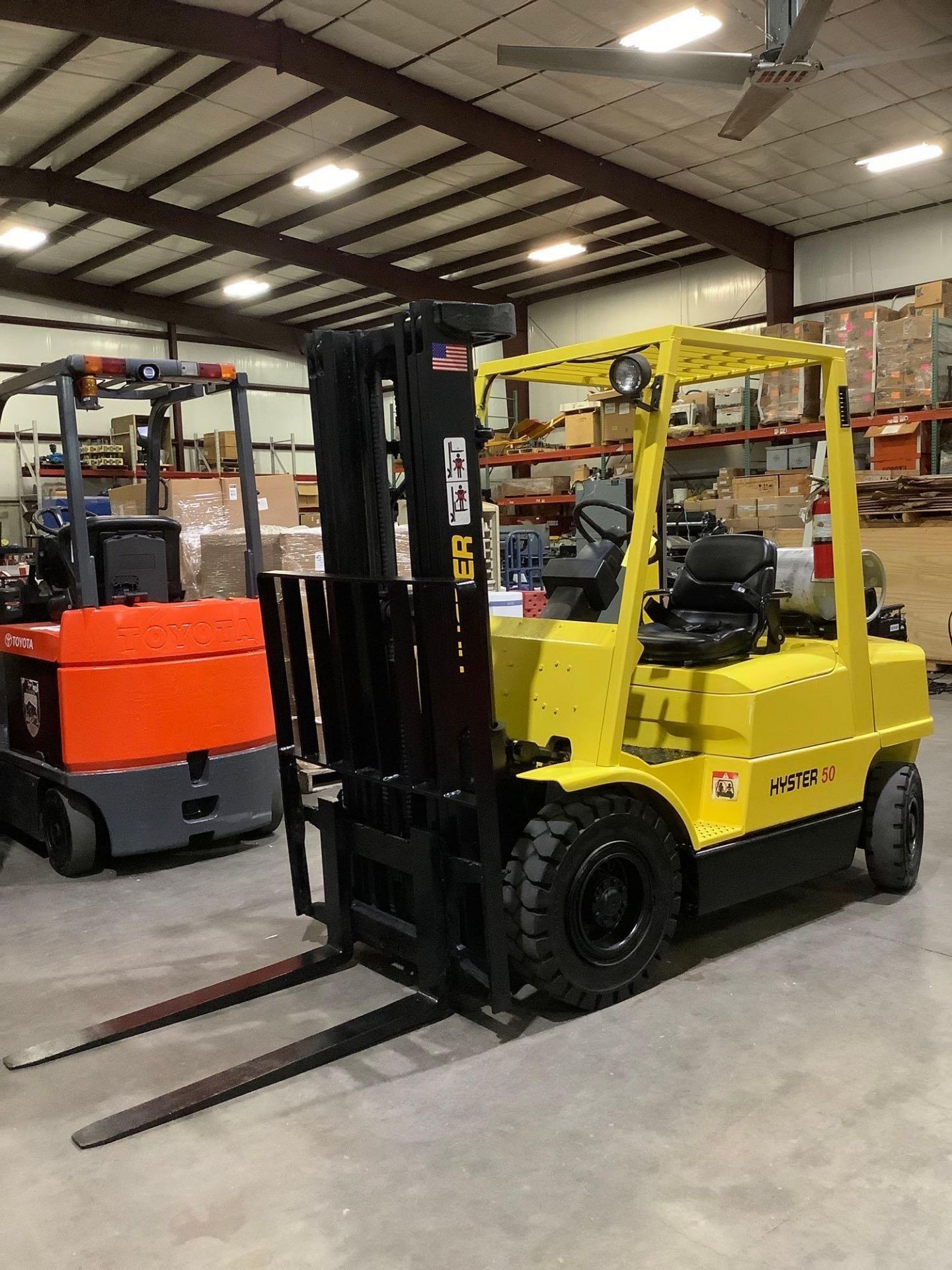 HYSTER FORKLIFT MODEL H50XM, LP POWERED, APPROX MAX CAPACITY 5000LBS, APPROX MAX HEIGHT 181in, TILT,