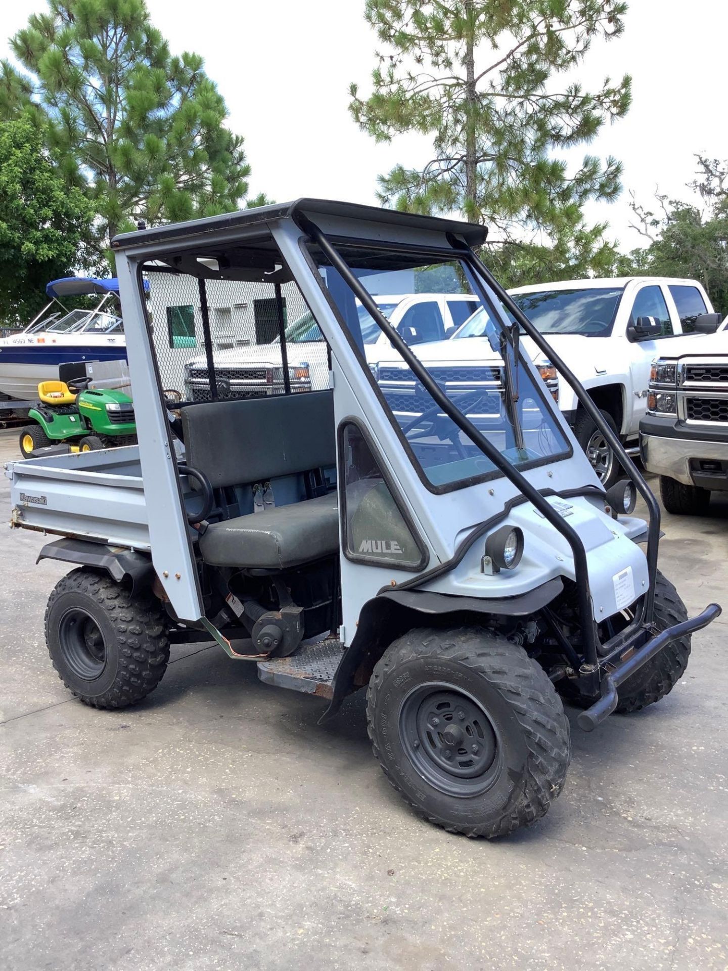 KAWASAKI MULE 550 ATV TYPE KAF300C, GAS POWERED, MANUAL DUMP BED, RUNS & OPERATES - Image 3 of 14