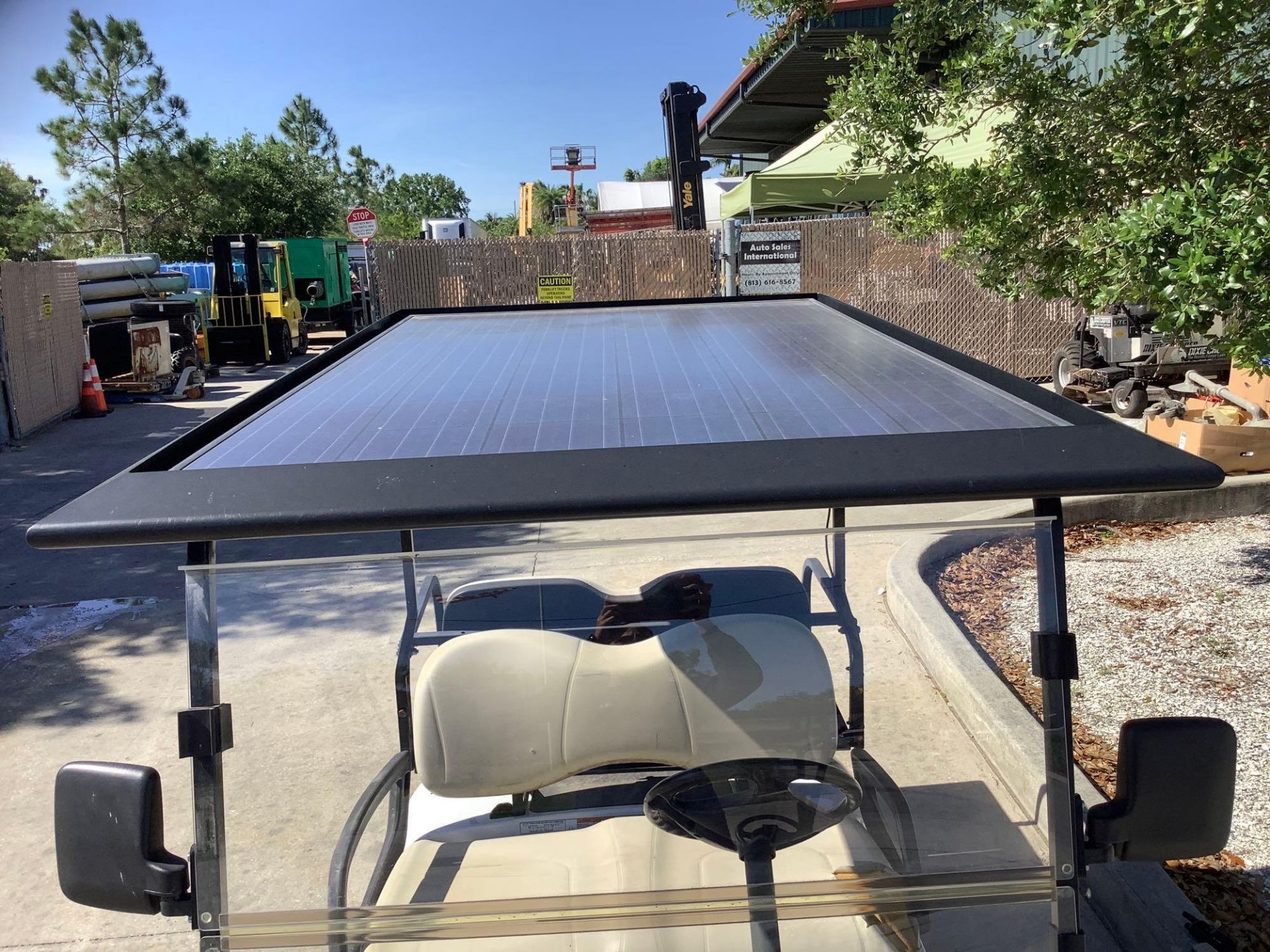 YAMAHA GOLF CART MODEL YDRE3, ELECTRIC, FLAT BED BACK, SOLAR PANEL ROOF ATTACHED, ELECTRIC , RUNS AN - Image 13 of 14