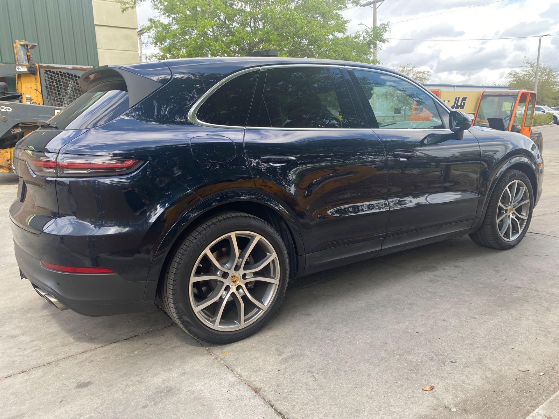 ***2019 PORSCHE CAYENNE S AWD SUV, LEATHER SEATS, MOON ROOF, A/C & HEATED SEATS, 2 KEYS INCLUDED - Image 11 of 47