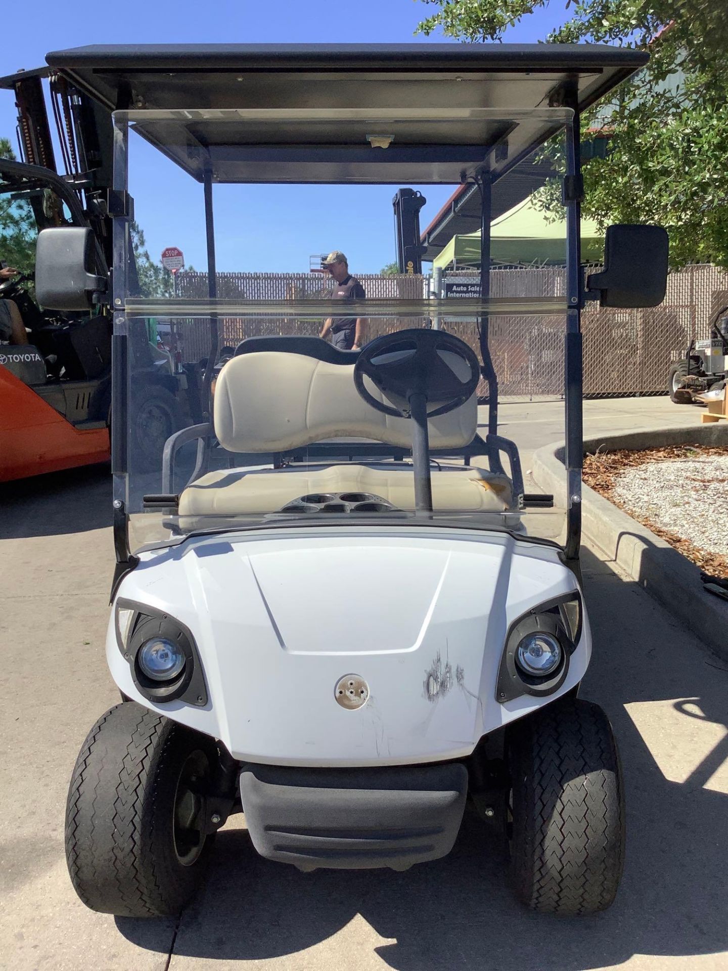 YAMAHA GOLF CART MODEL YDRE3, ELECTRIC, FLAT BED BACK, SOLAR PANEL ROOF ATTACHED, ELECTRIC , RUNS AN - Image 8 of 14