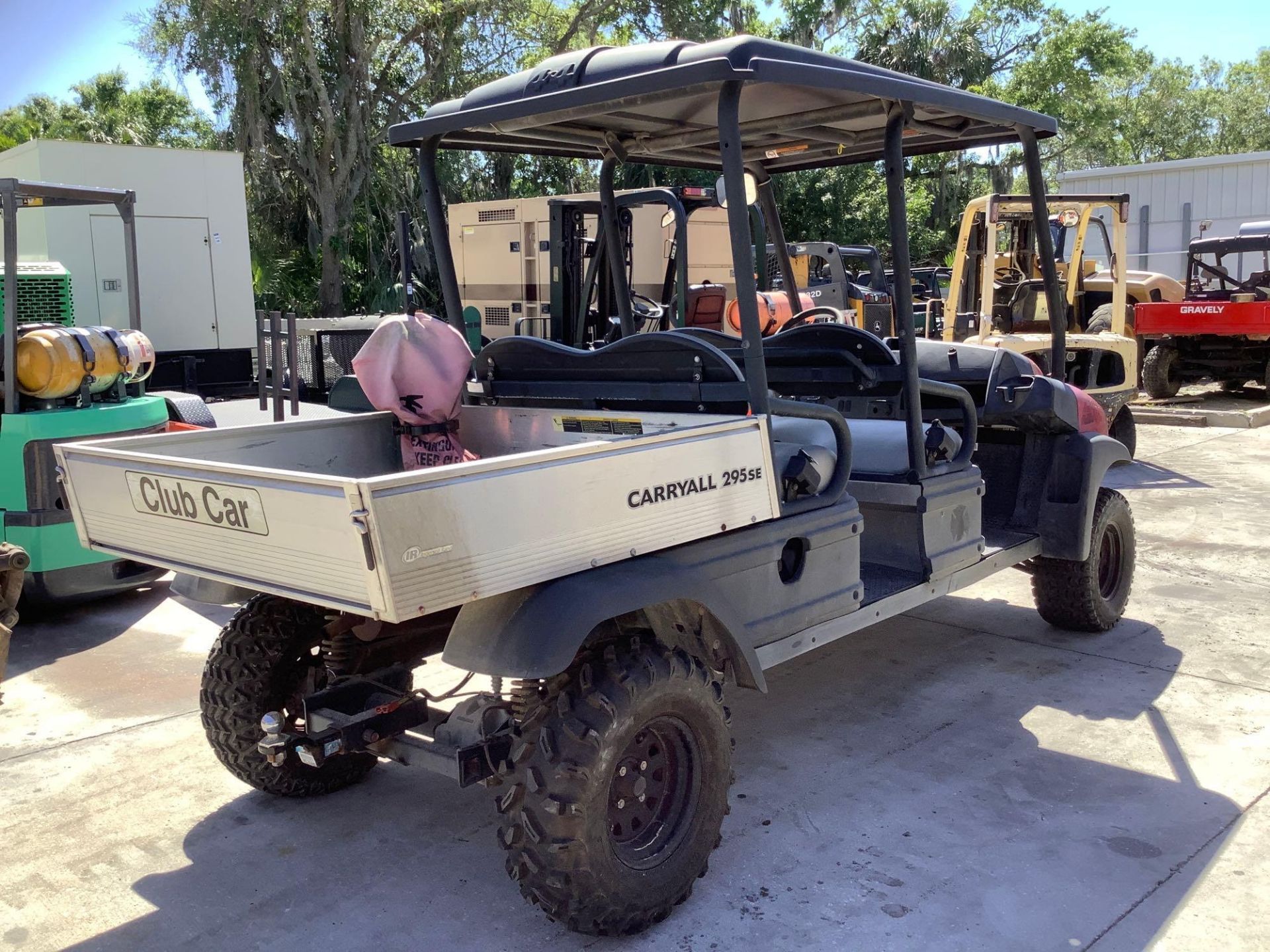 CLUB CAR CARYALL 295SE 4x4 INTELLITRAK GOLF CART, GAS POWERED , MANUAL DUMP BED, HITCH IN FRONT & BA - Image 5 of 19